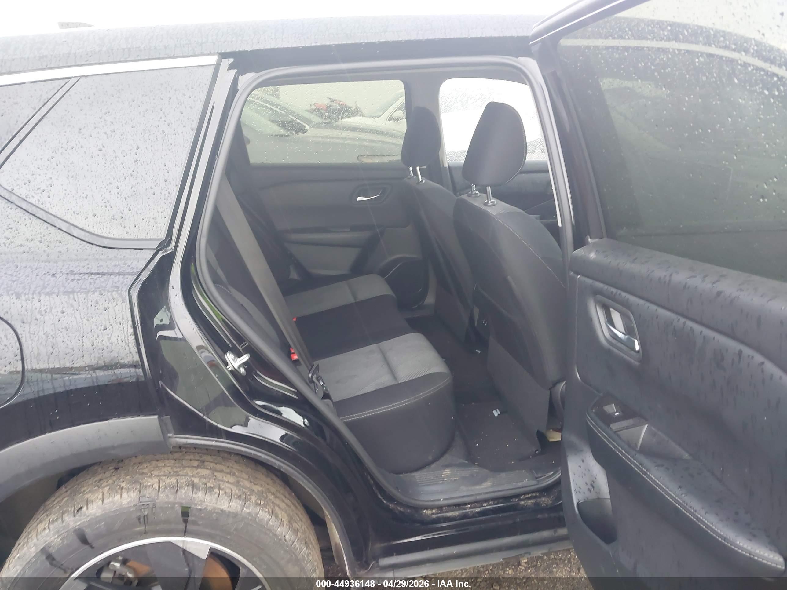 NISSAN ROGUE image 8
