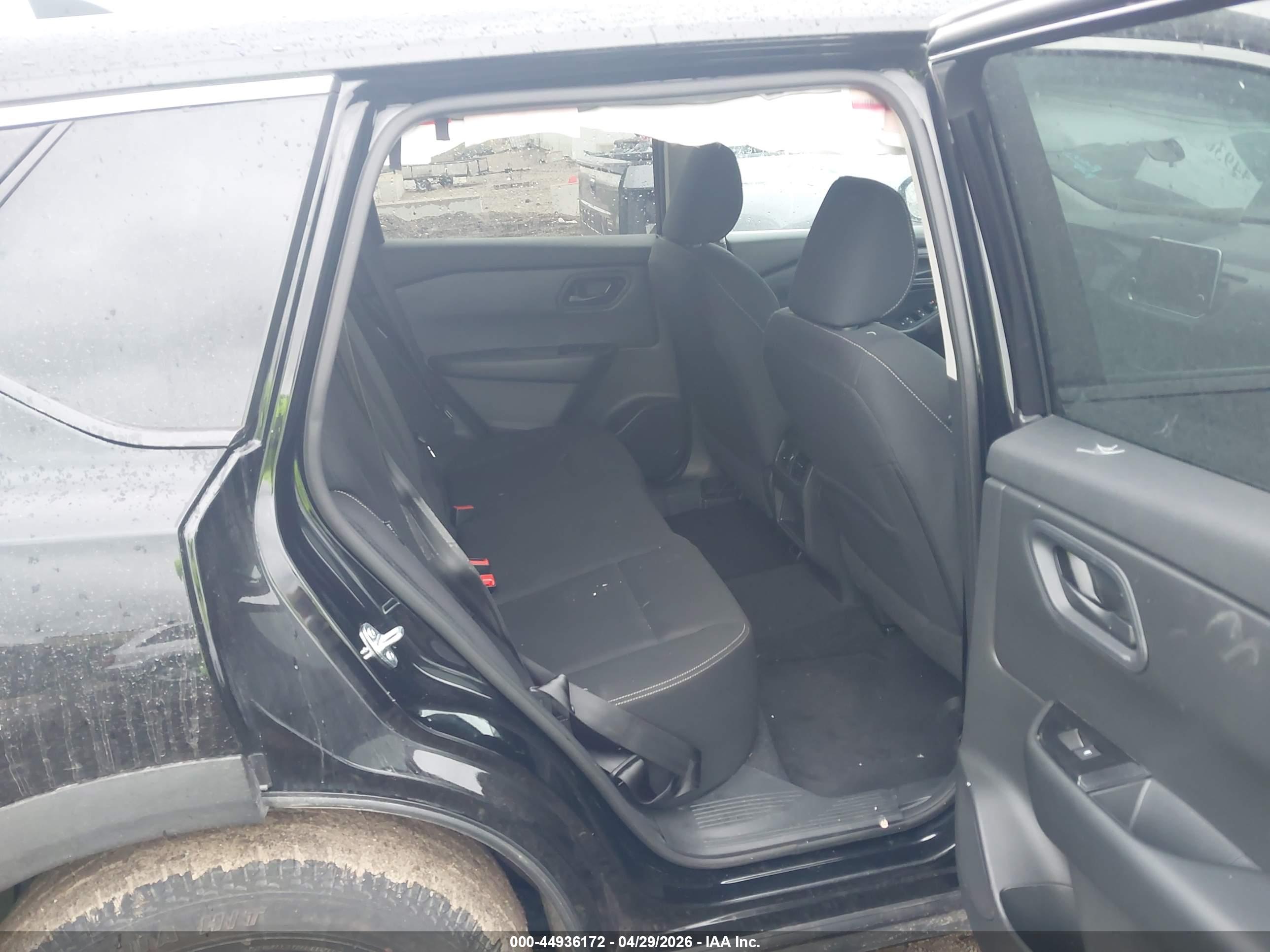 NISSAN ROGUE image 8