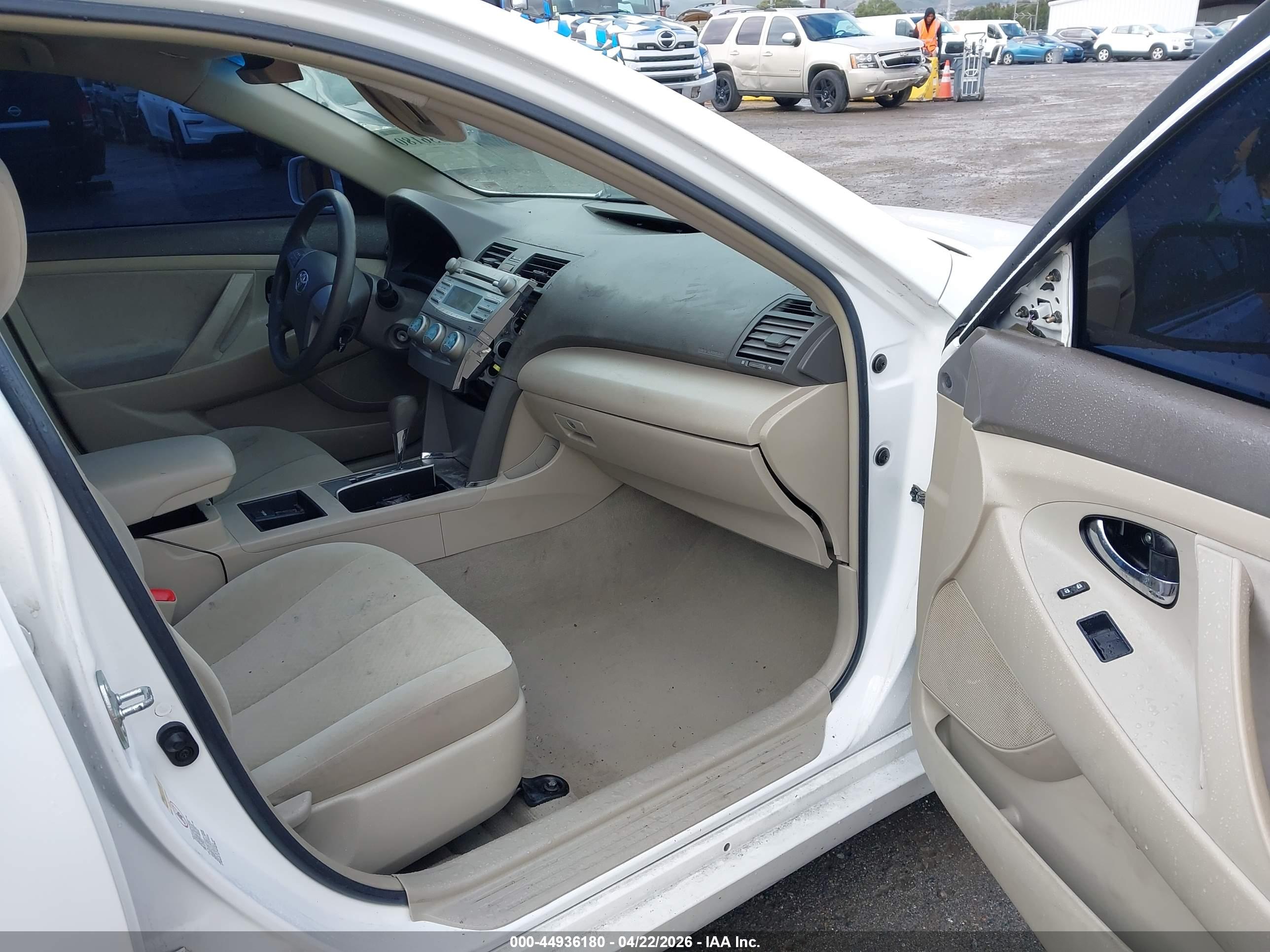 TOYOTA CAMRY image 5