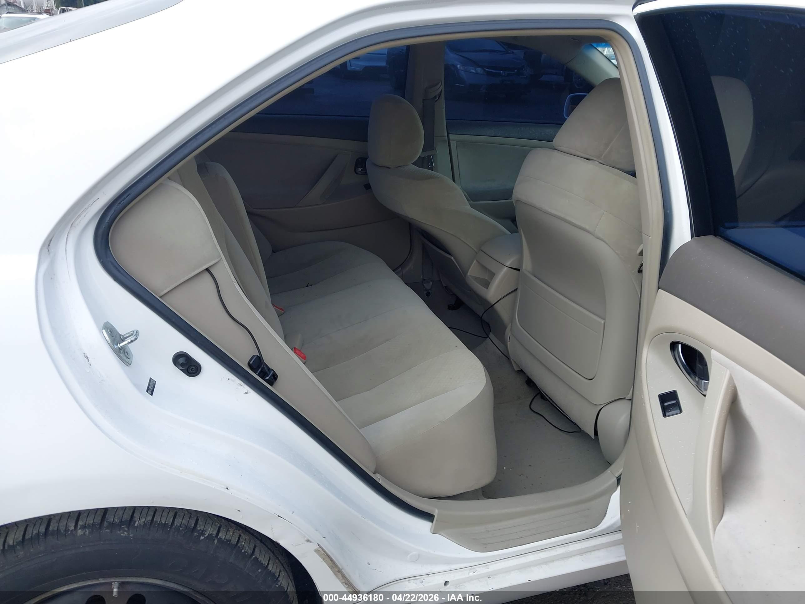 TOYOTA CAMRY image 8