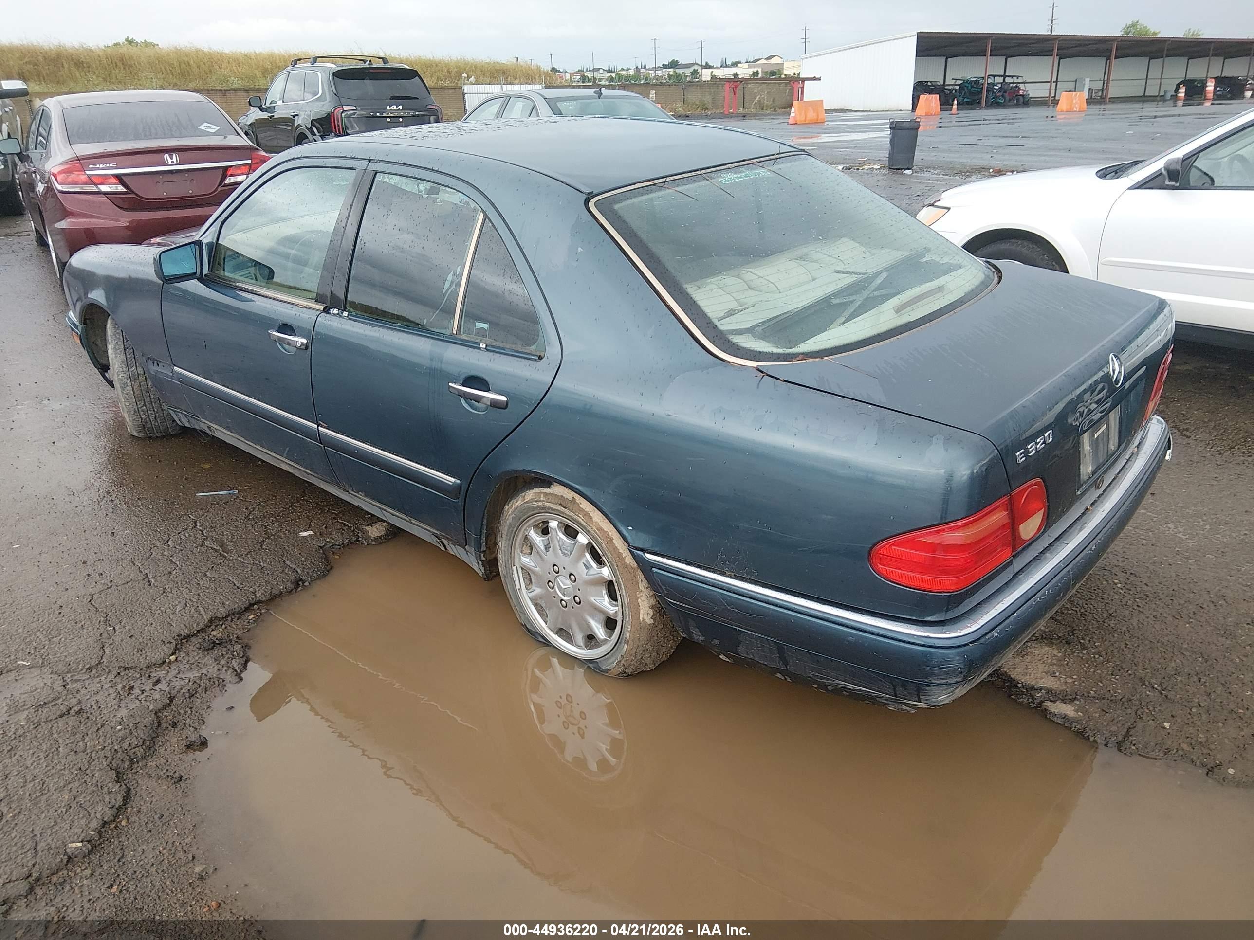 MERCEDES-BENZ E image 3