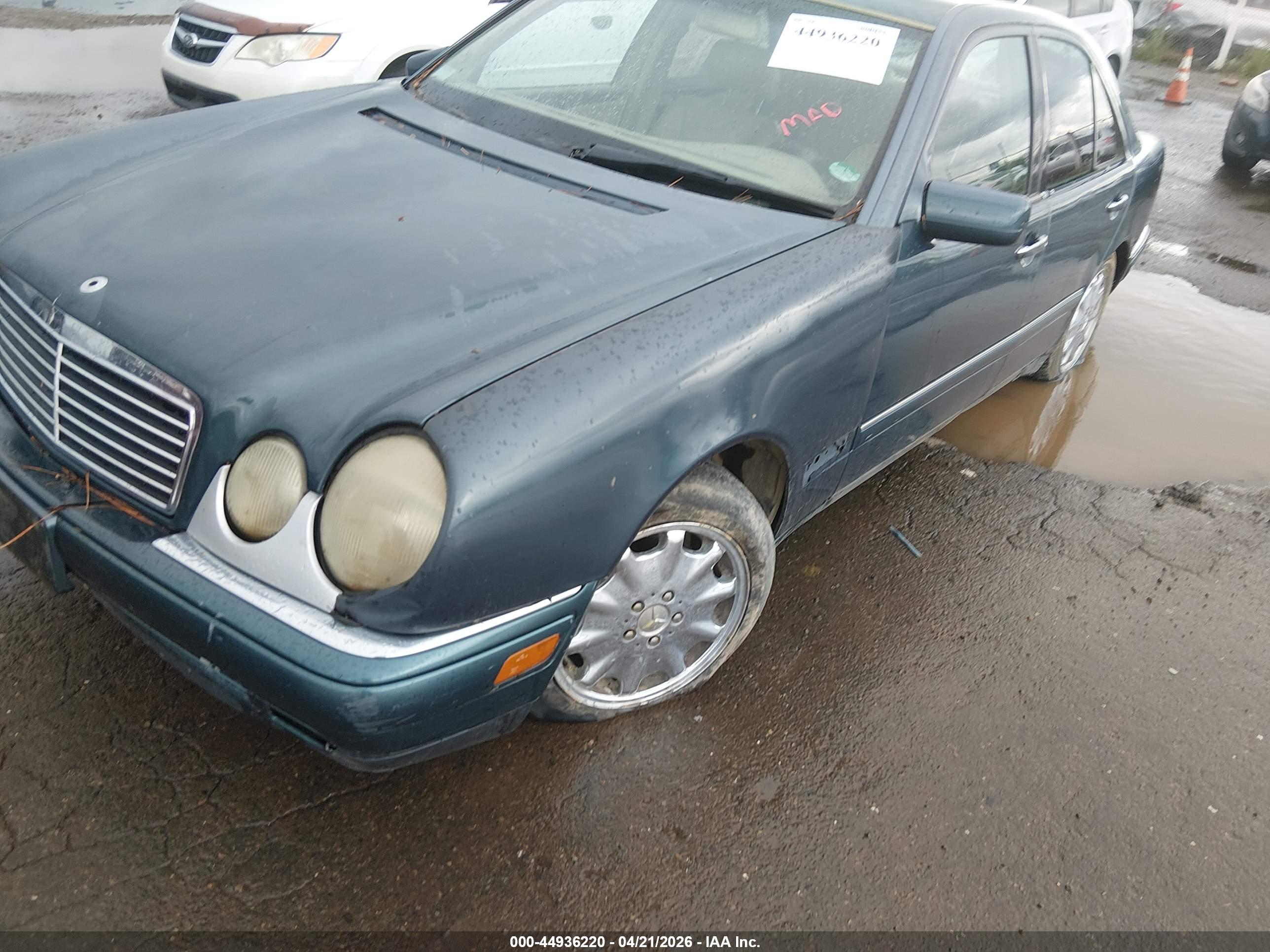 MERCEDES-BENZ E image 6