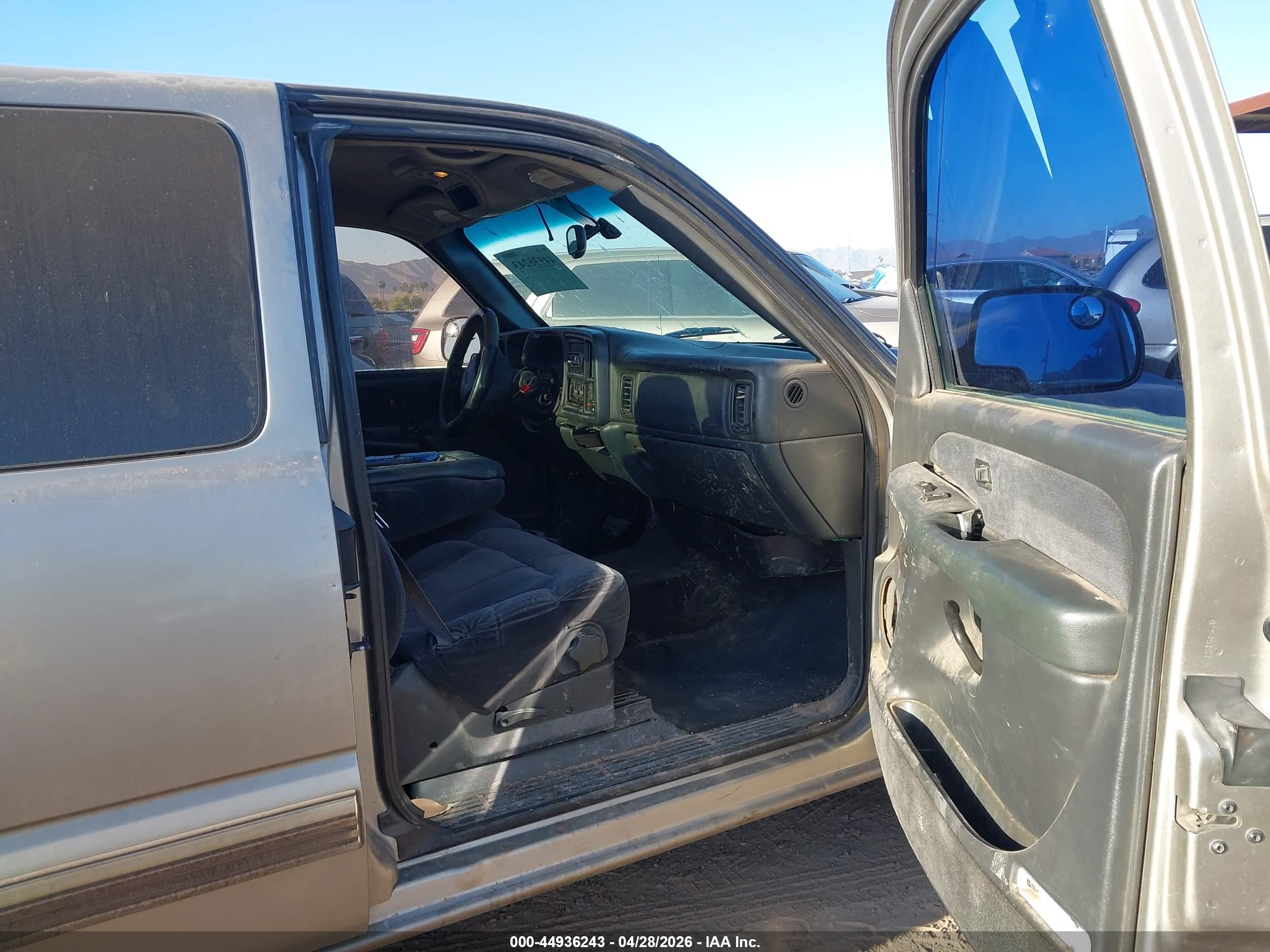CHEVROLET SILVERADO image 5