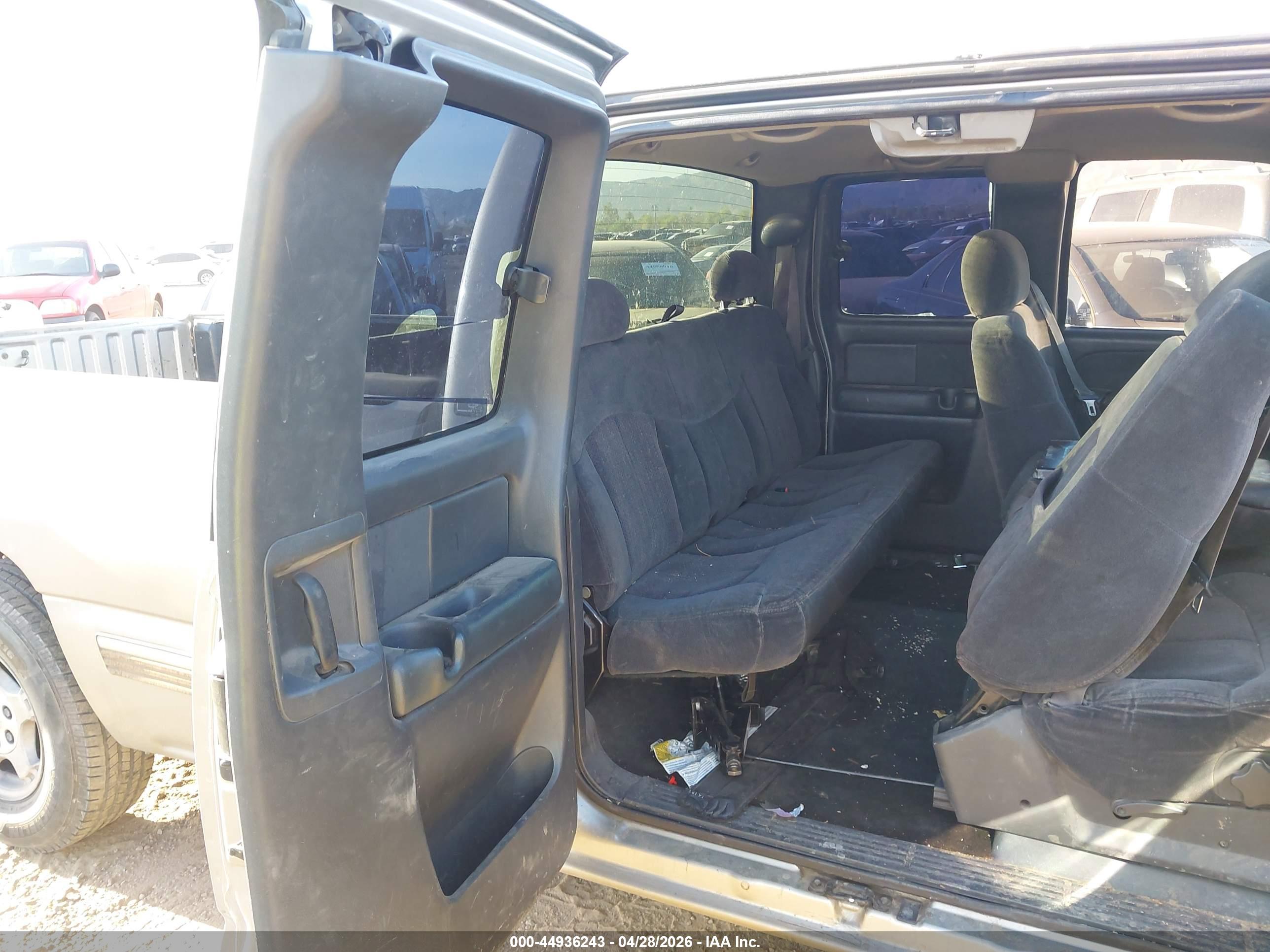 CHEVROLET SILVERADO image 8