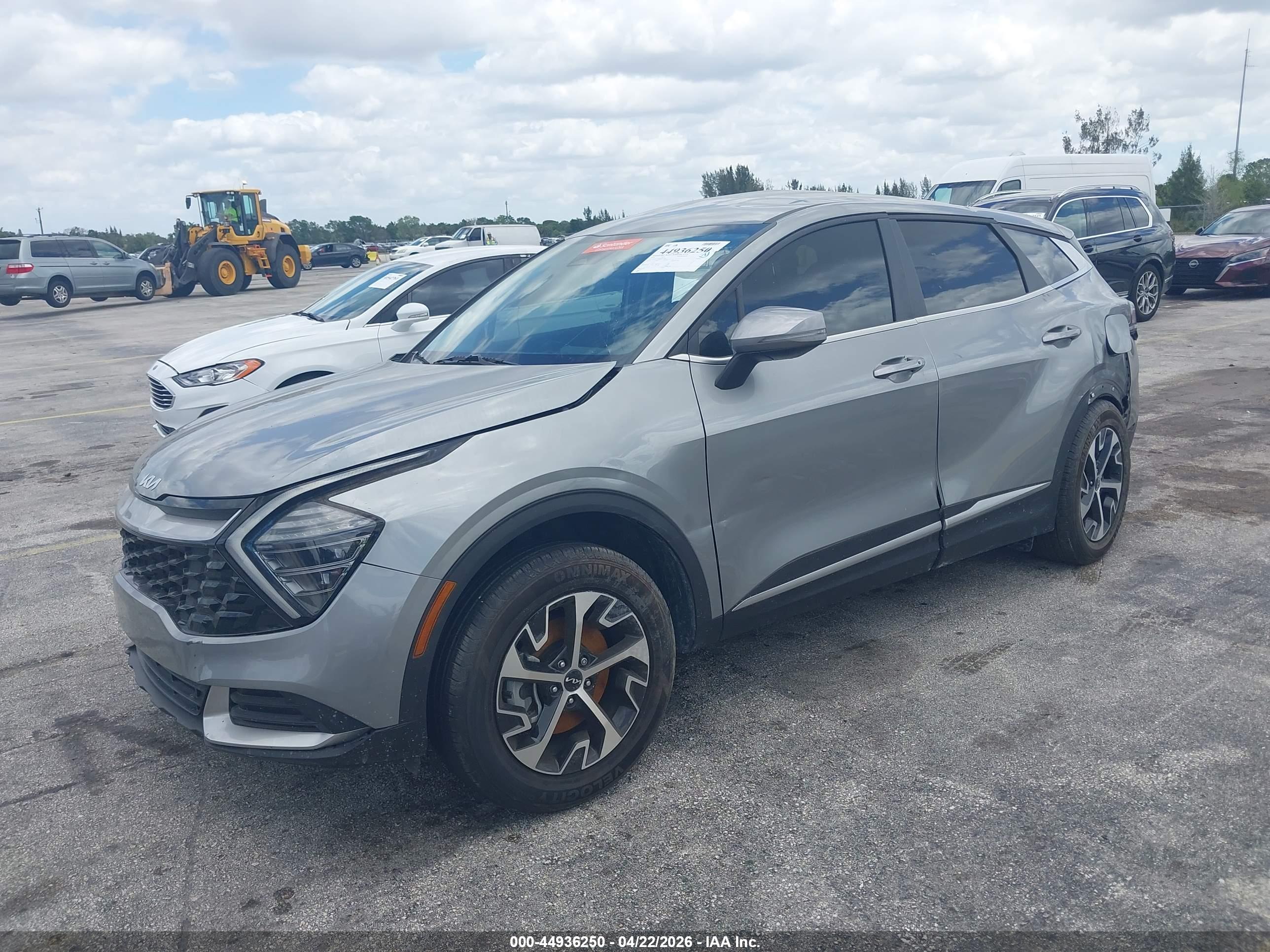 KIA SPORTAGE image 2