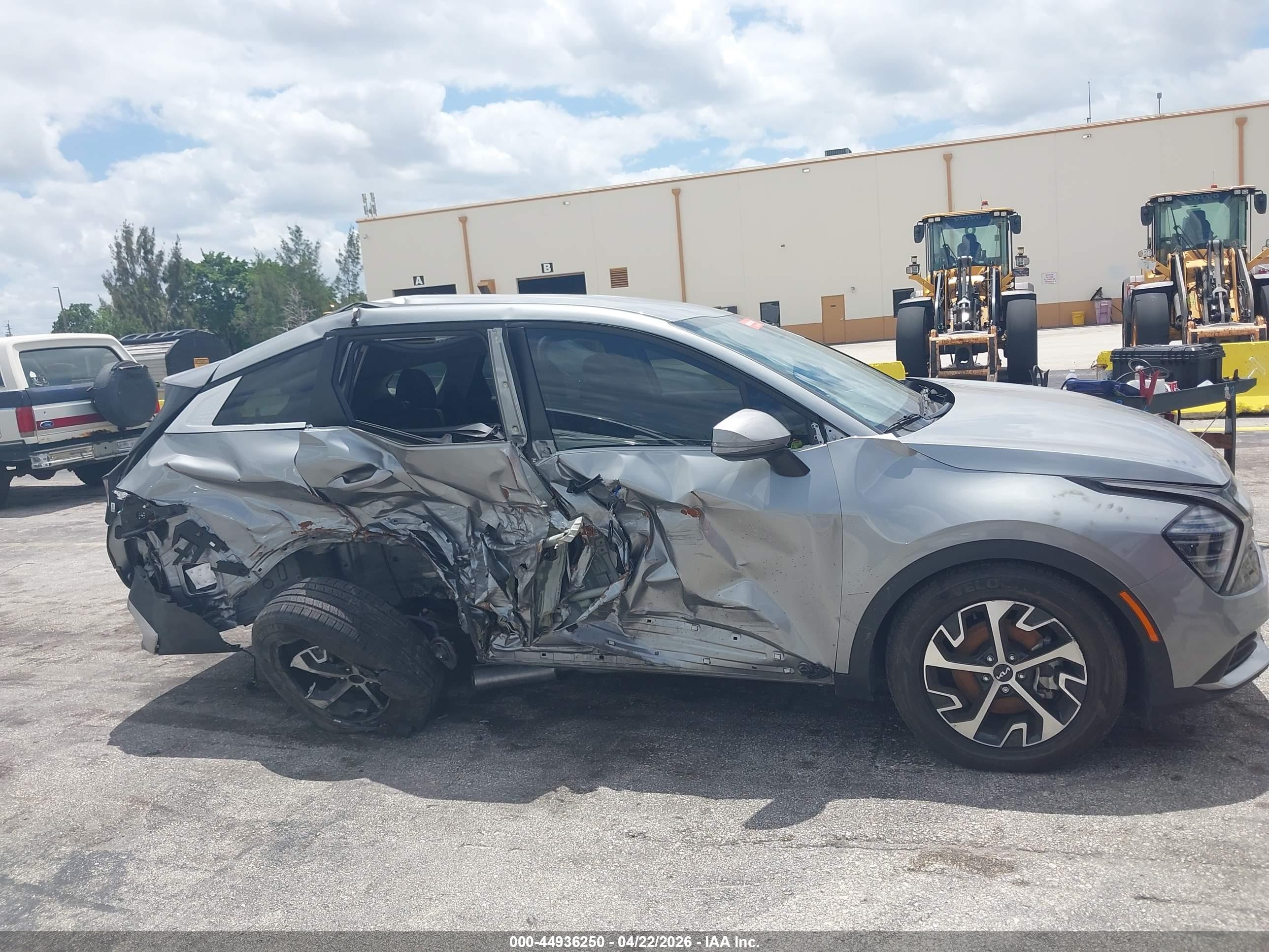 KIA SPORTAGE image 6