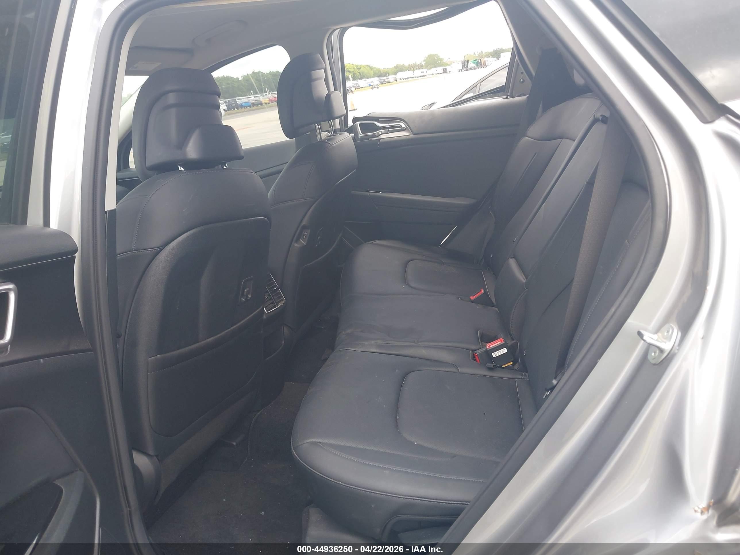 KIA SPORTAGE image 8