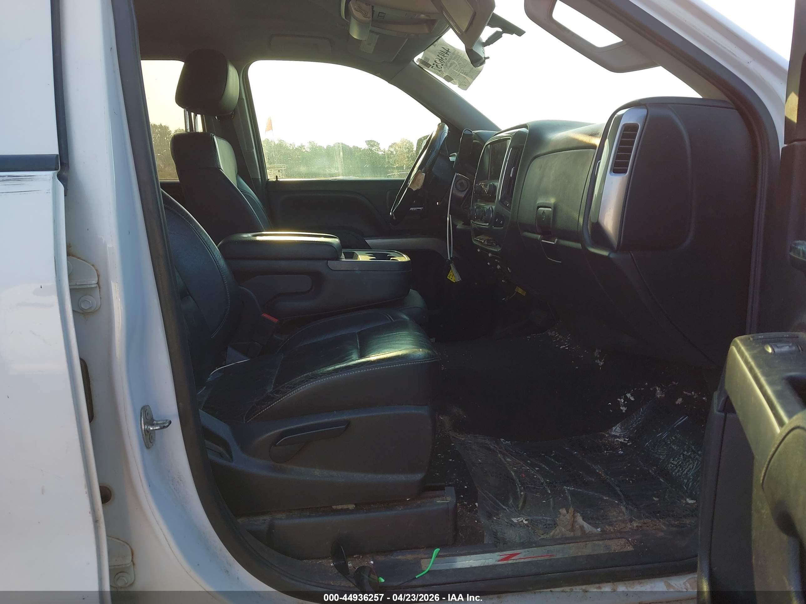 CHEVROLET SILVERADO image 5