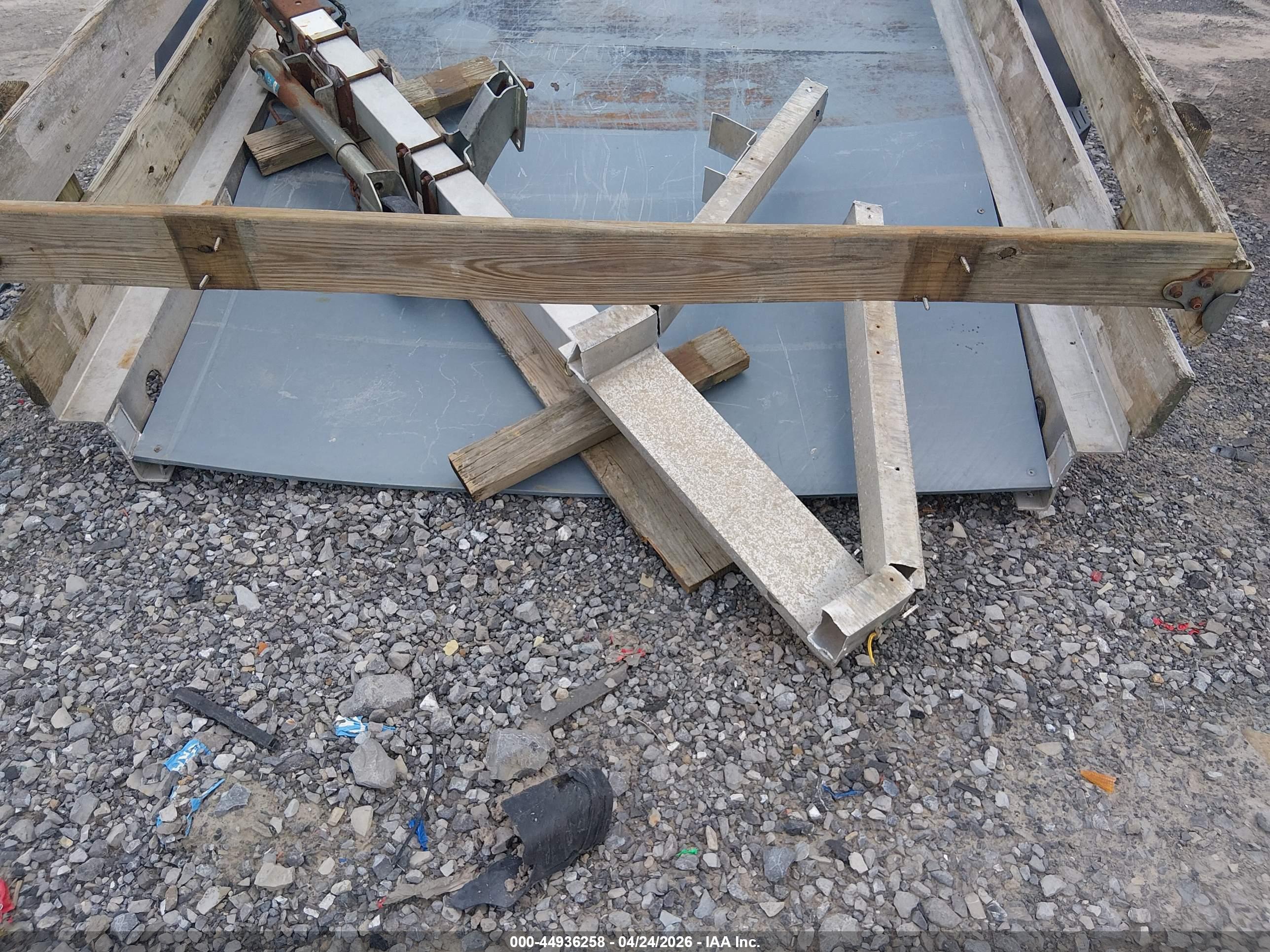 TRAILER WORTHINGTON image 6