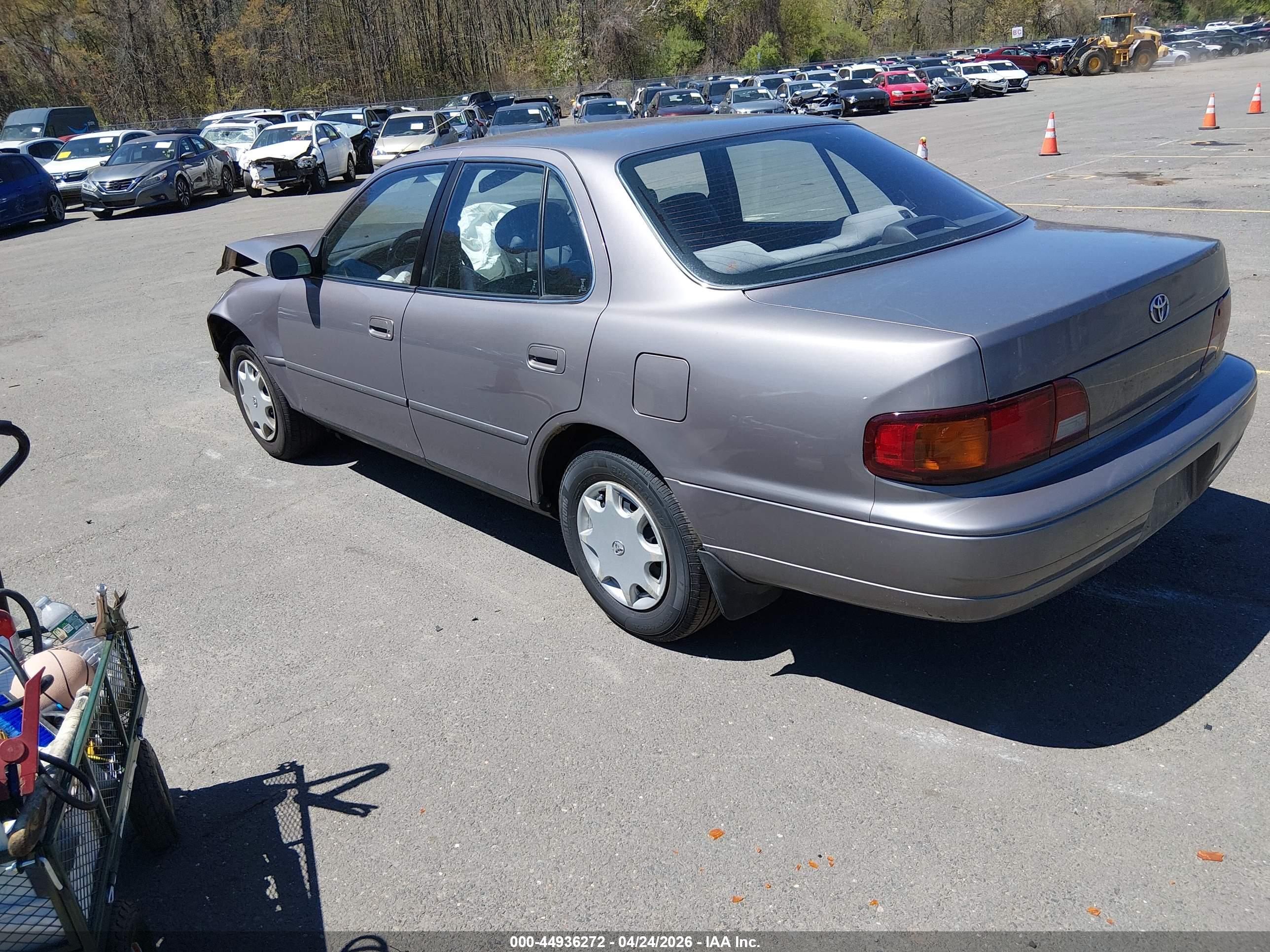 TOYOTA CAMRY image 3