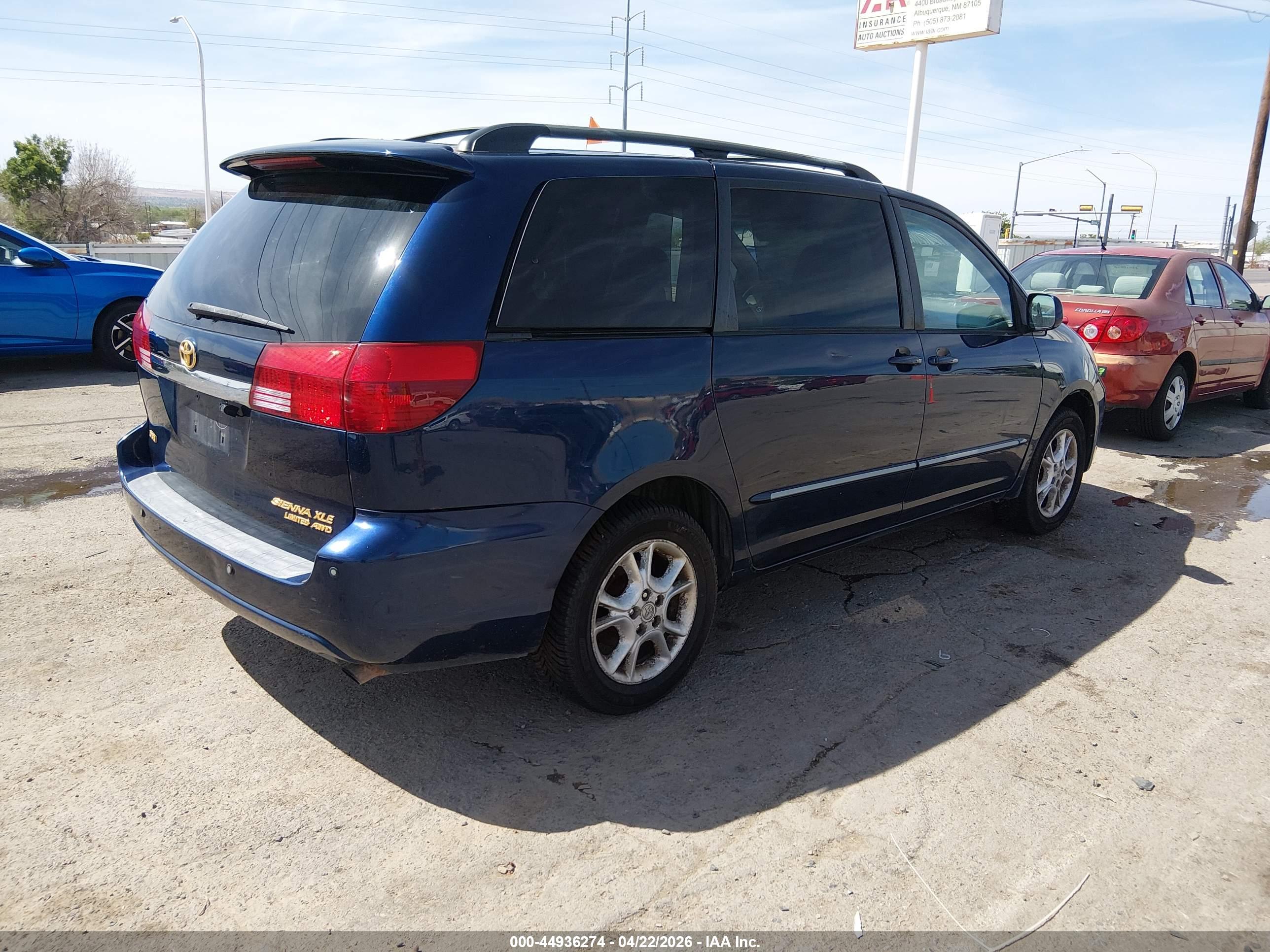 TOYOTA SIENNA image 4