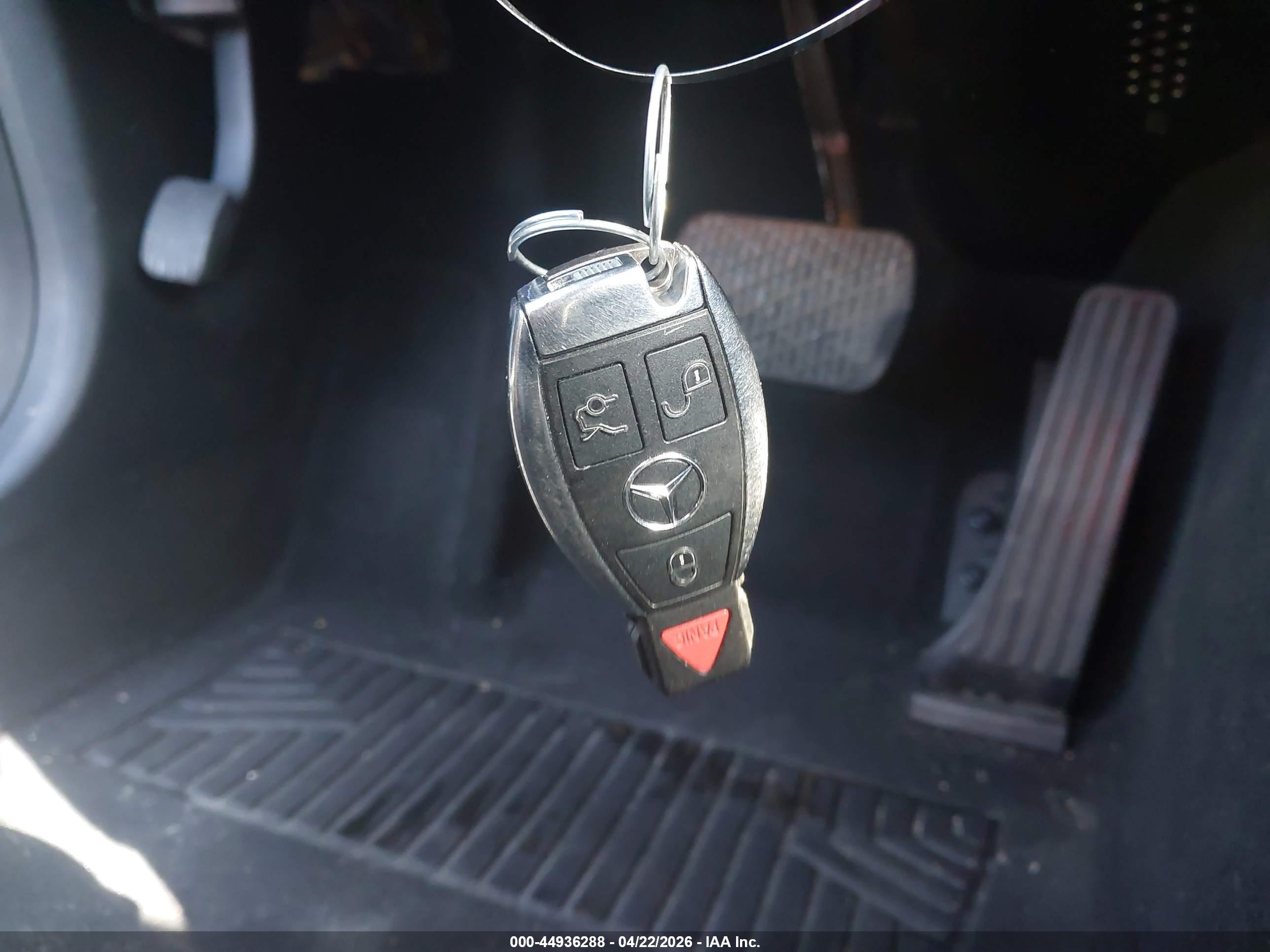 MERCEDES-BENZ E image 11