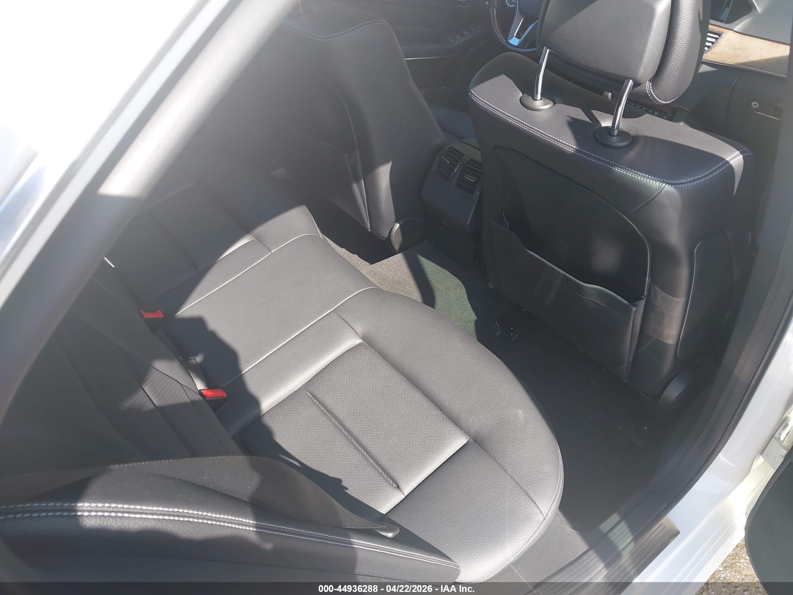 MERCEDES-BENZ E image 8