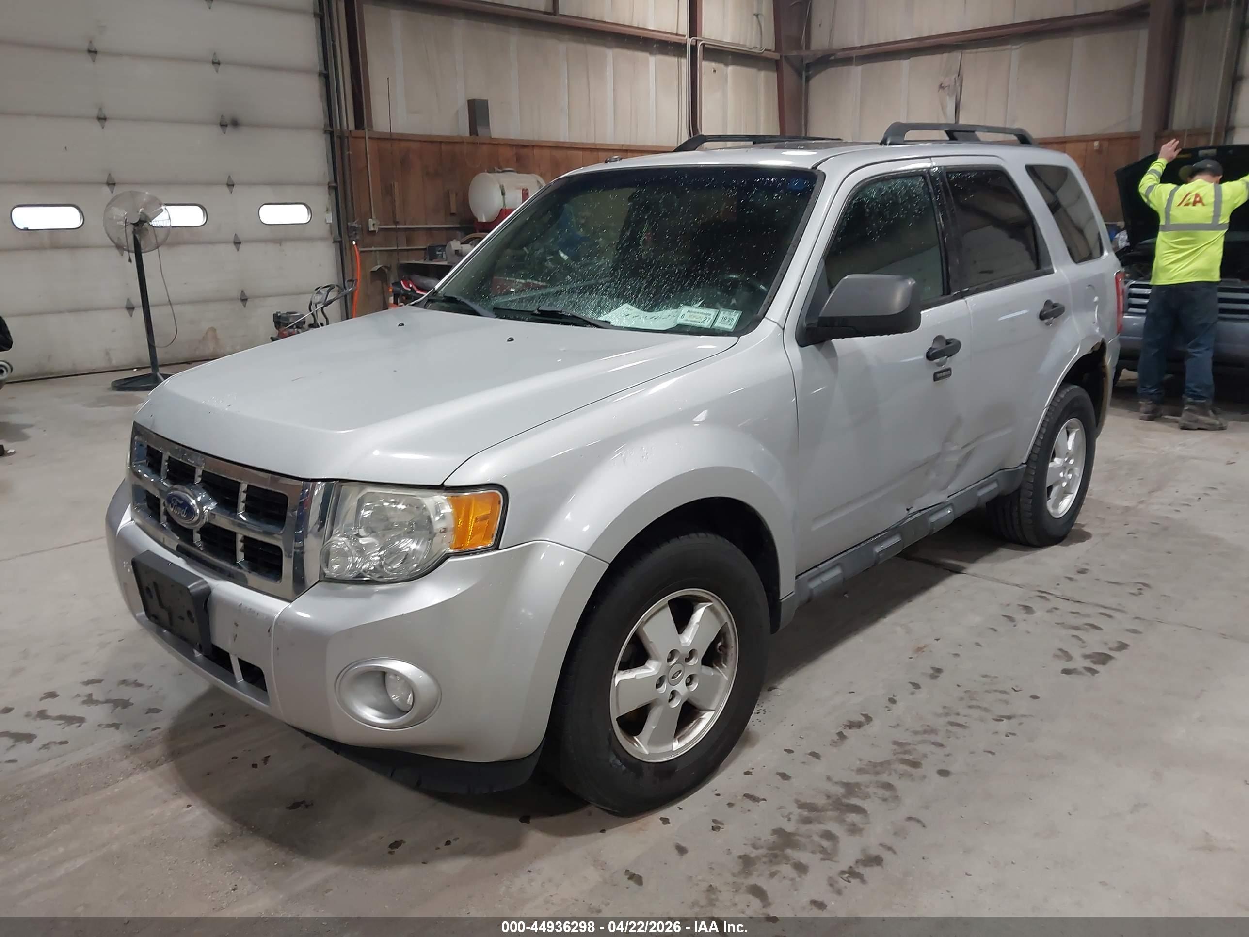 FORD ESCAPE image 2