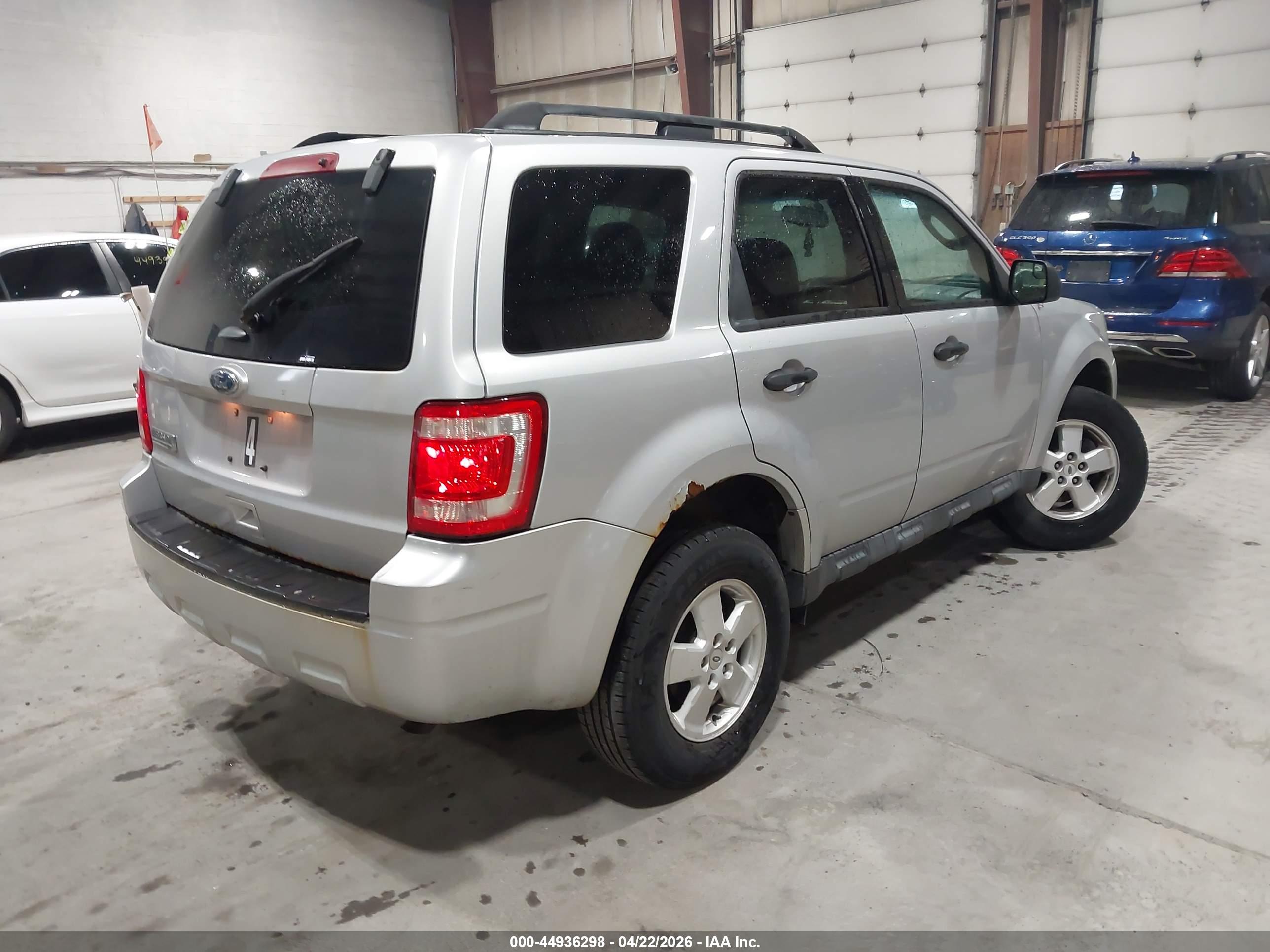 FORD ESCAPE image 4