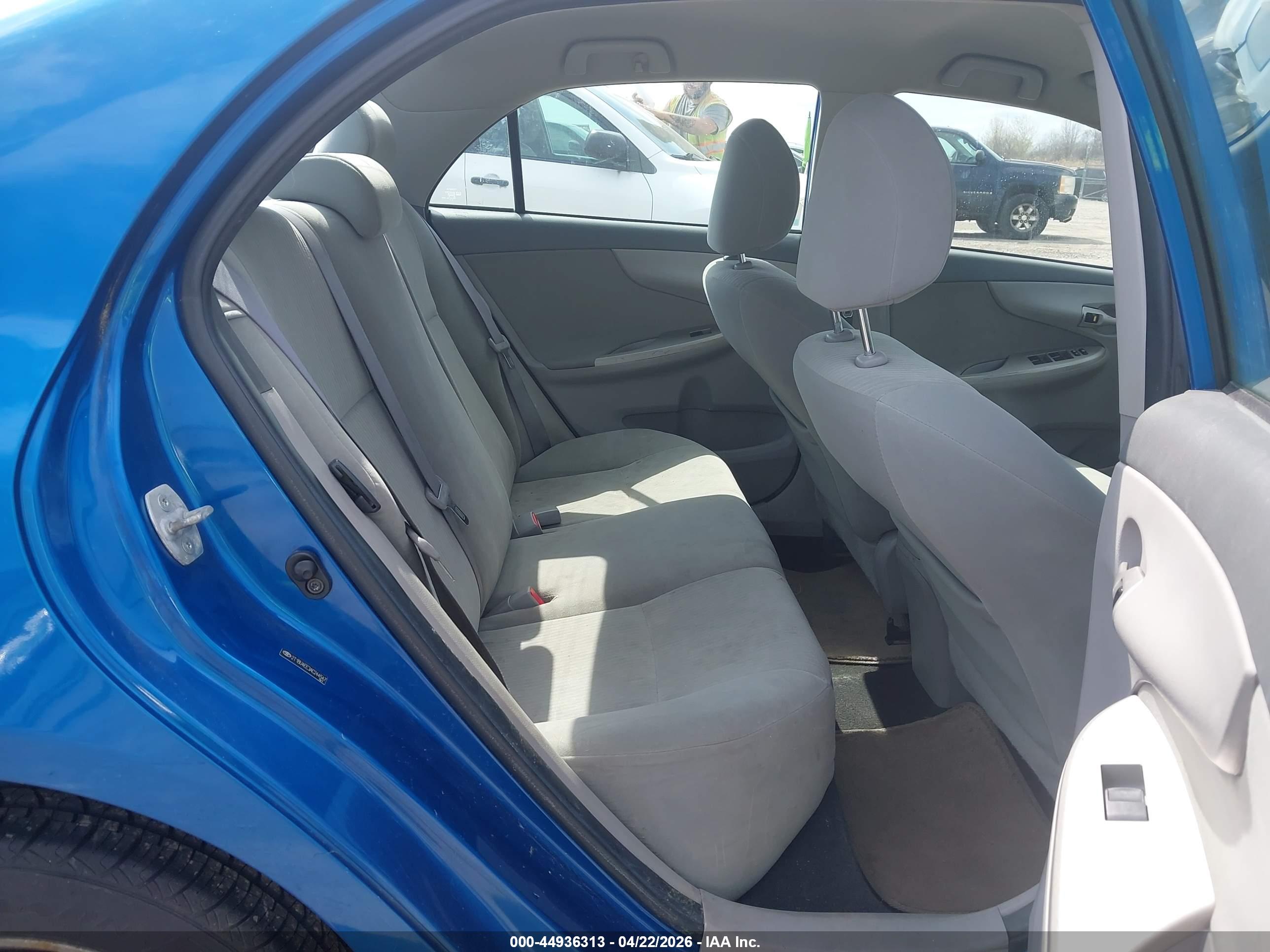TOYOTA COROLLA image 8