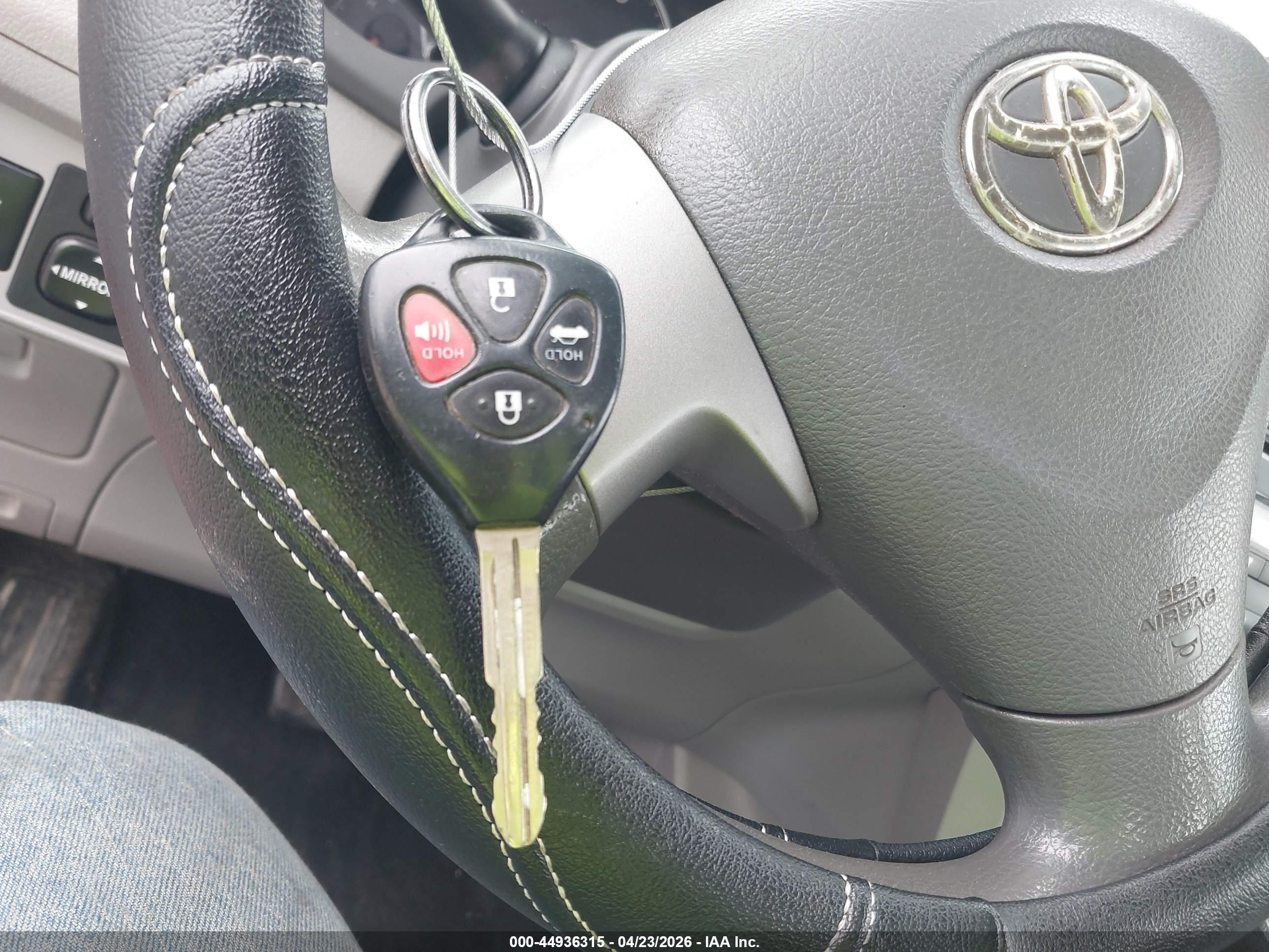 TOYOTA COROLLA image 11