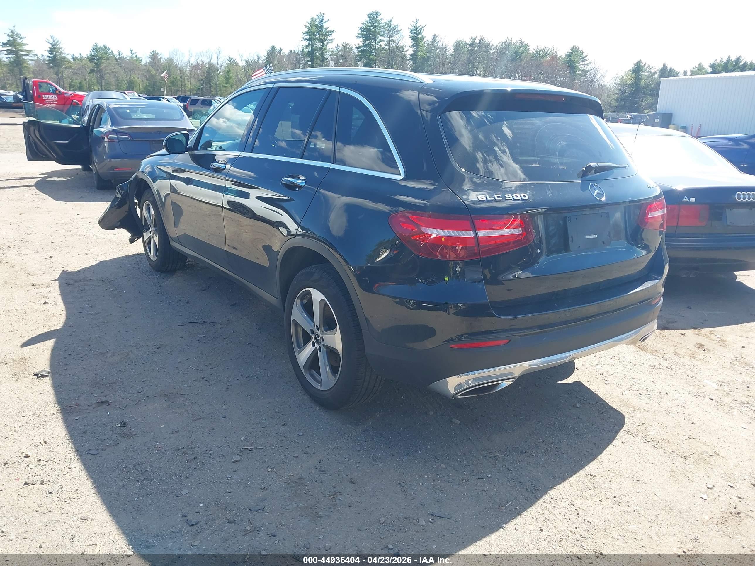 MERCEDES-BENZ GLC image 3