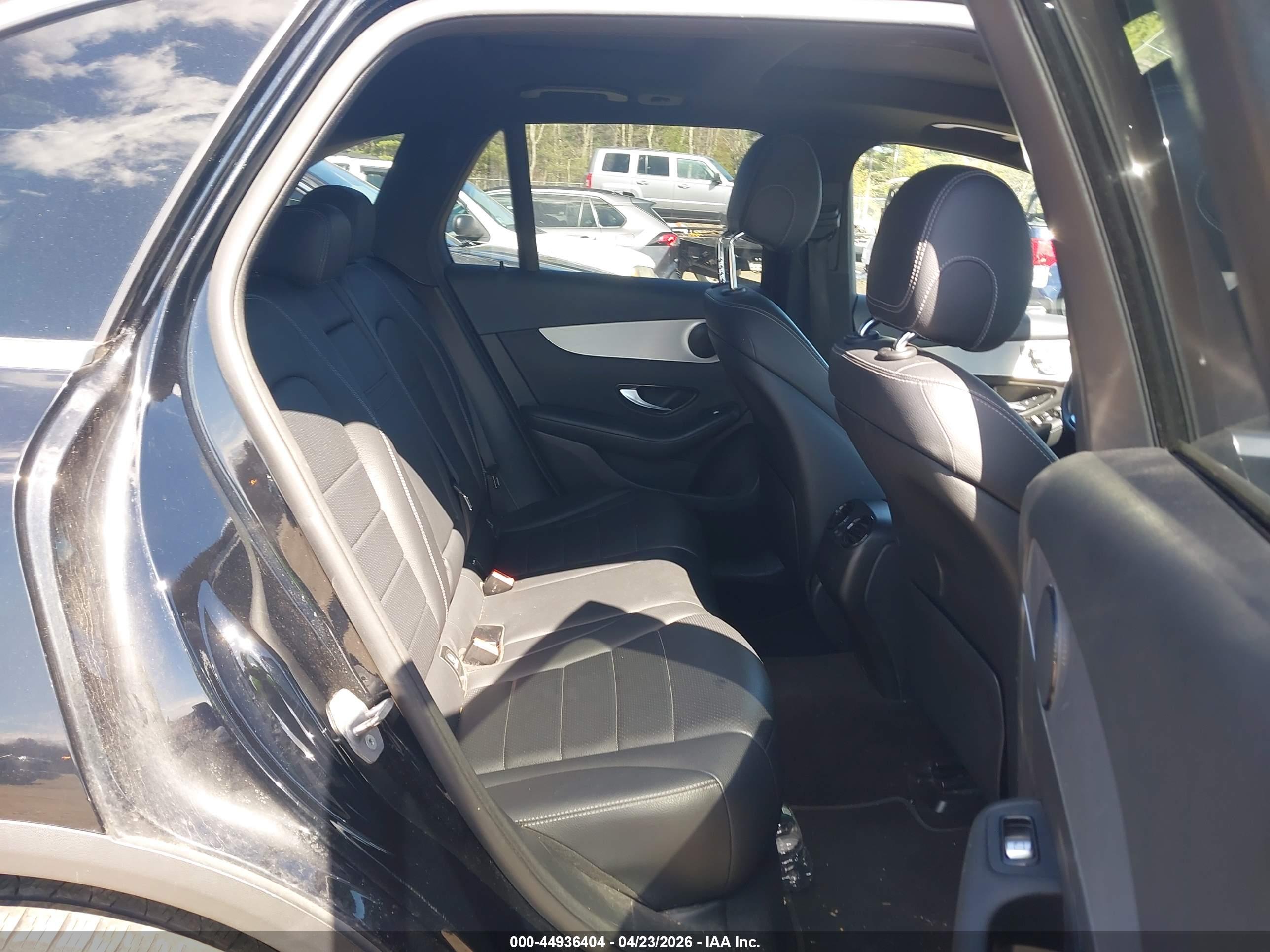 MERCEDES-BENZ GLC image 8
