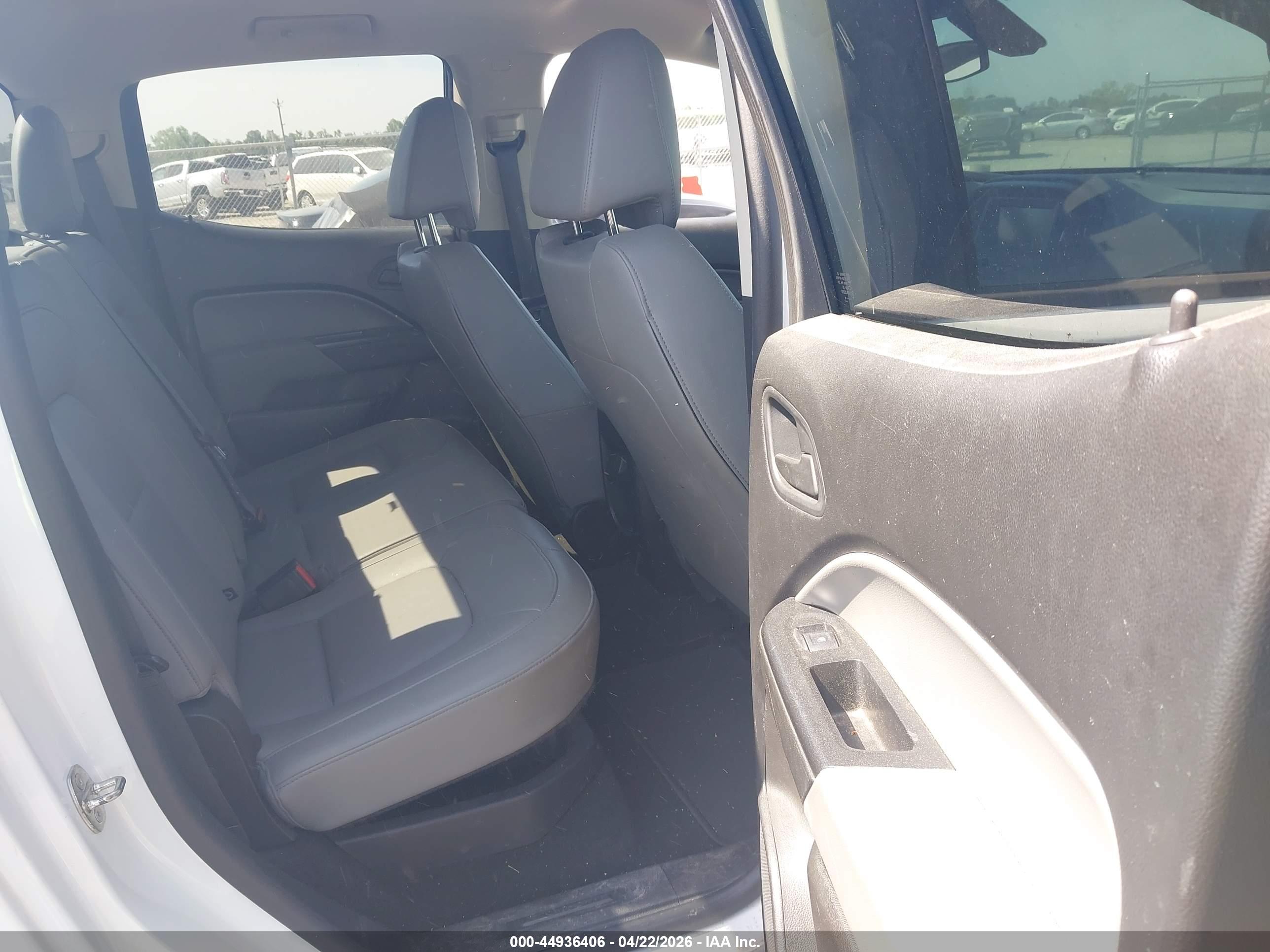 CHEVROLET COLORADO image 8