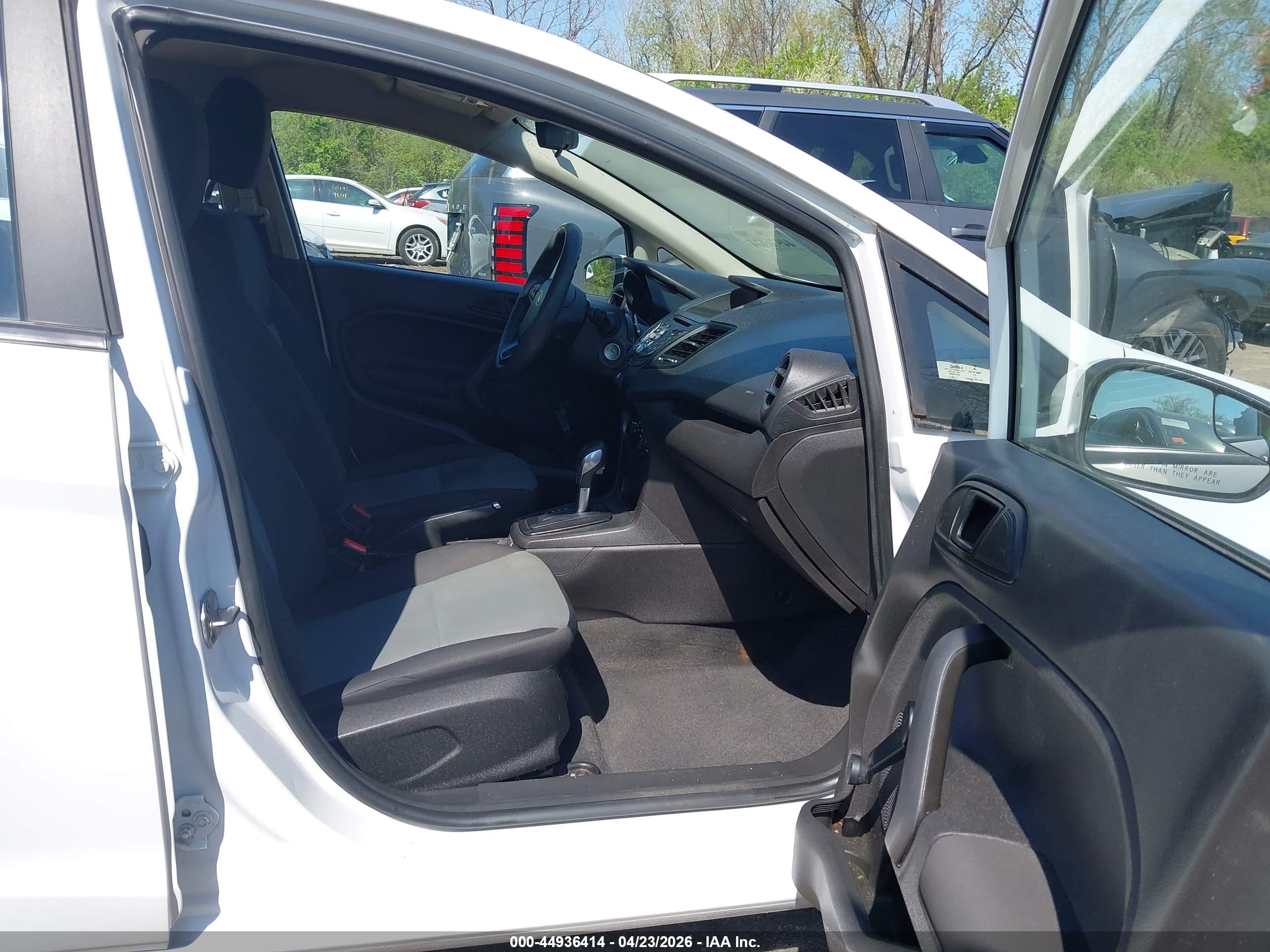 FORD FIESTA image 5