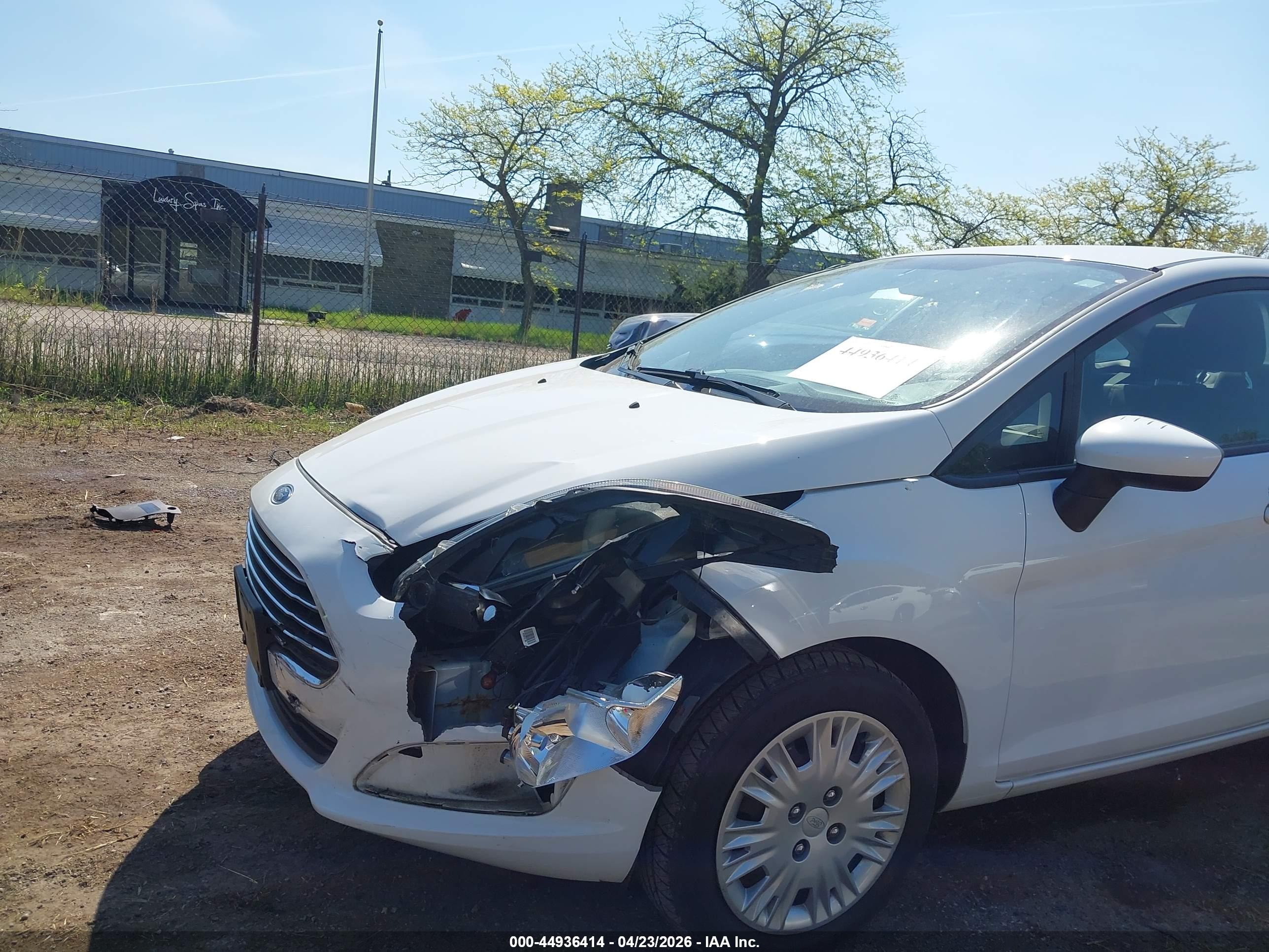 FORD FIESTA image 6