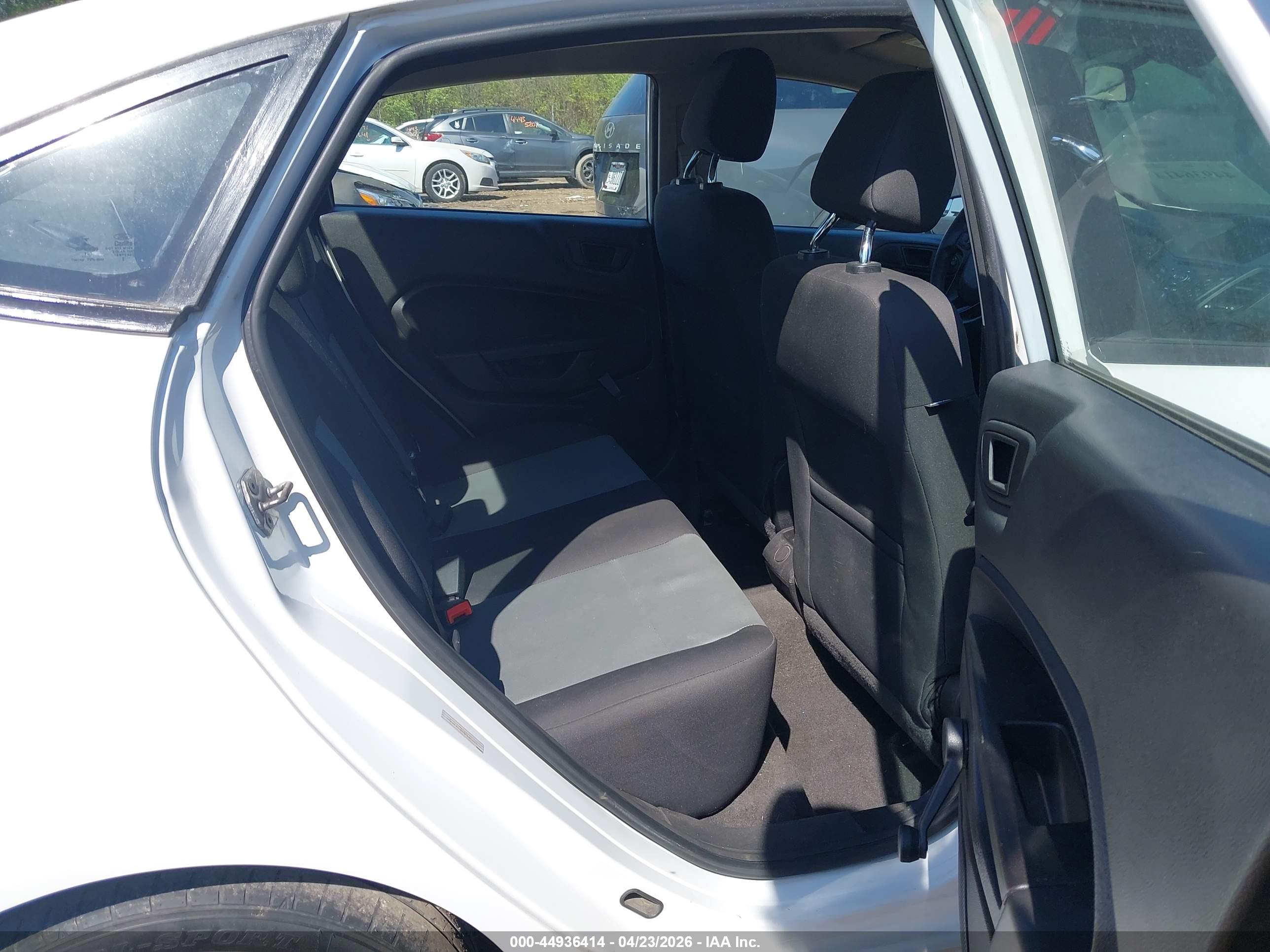 FORD FIESTA image 8