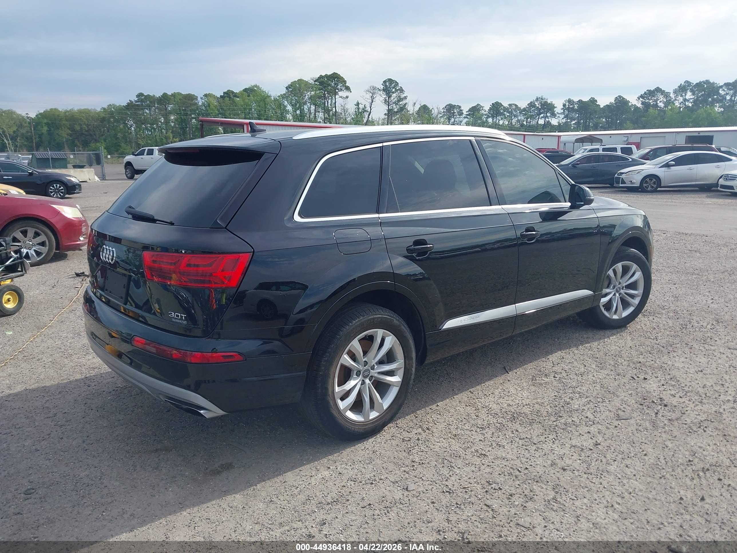 AUDI Q7 image 4