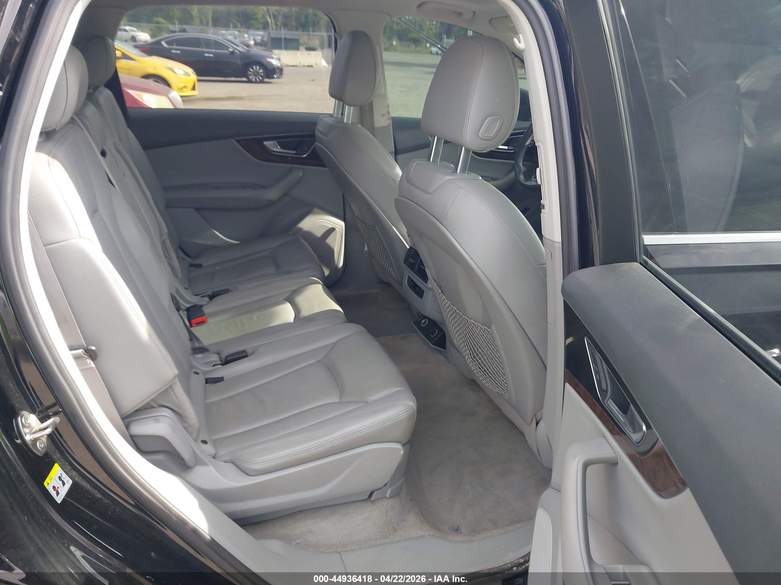 AUDI Q7 image 8