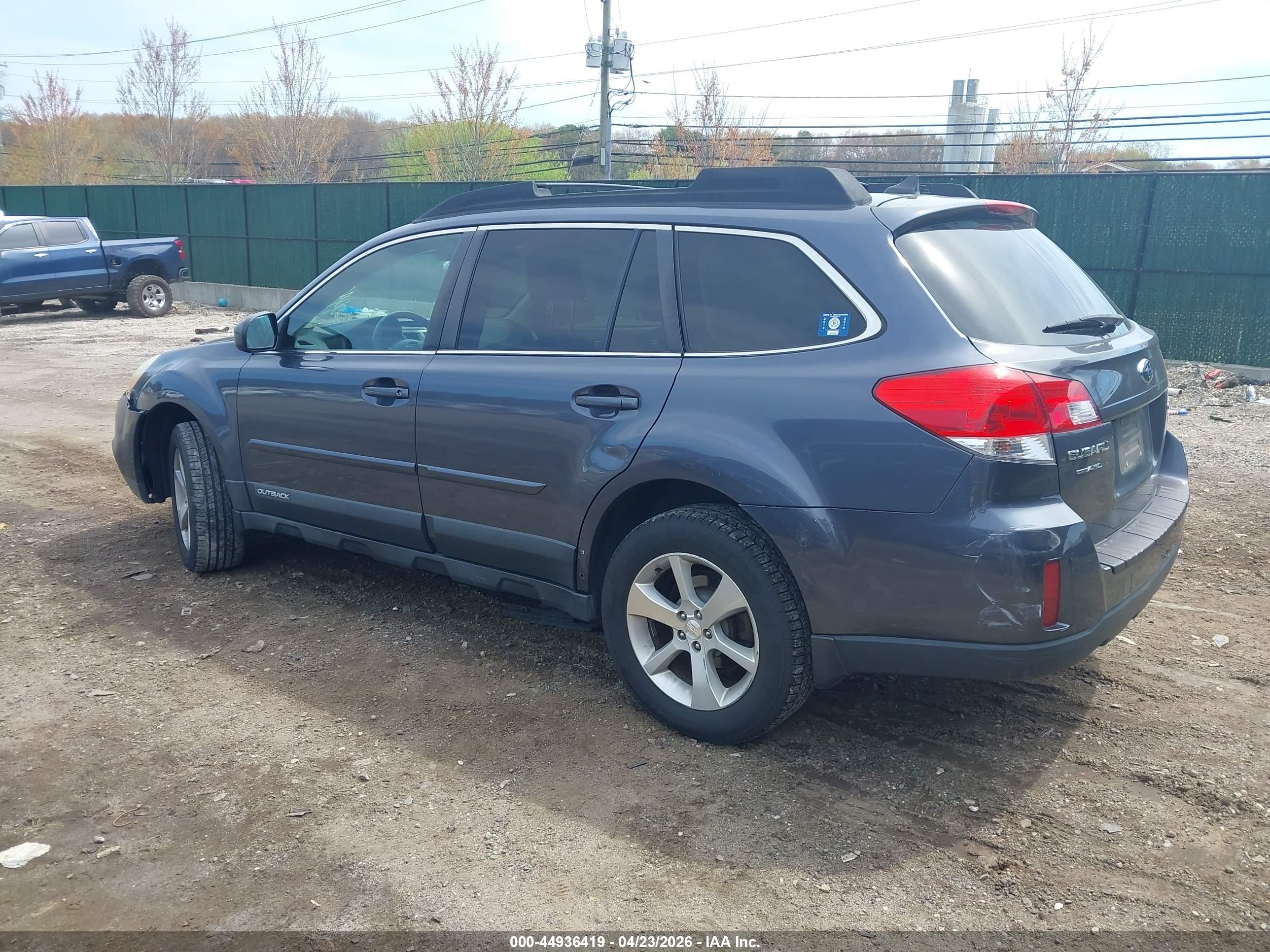 SUBARU OUTBACK image 3