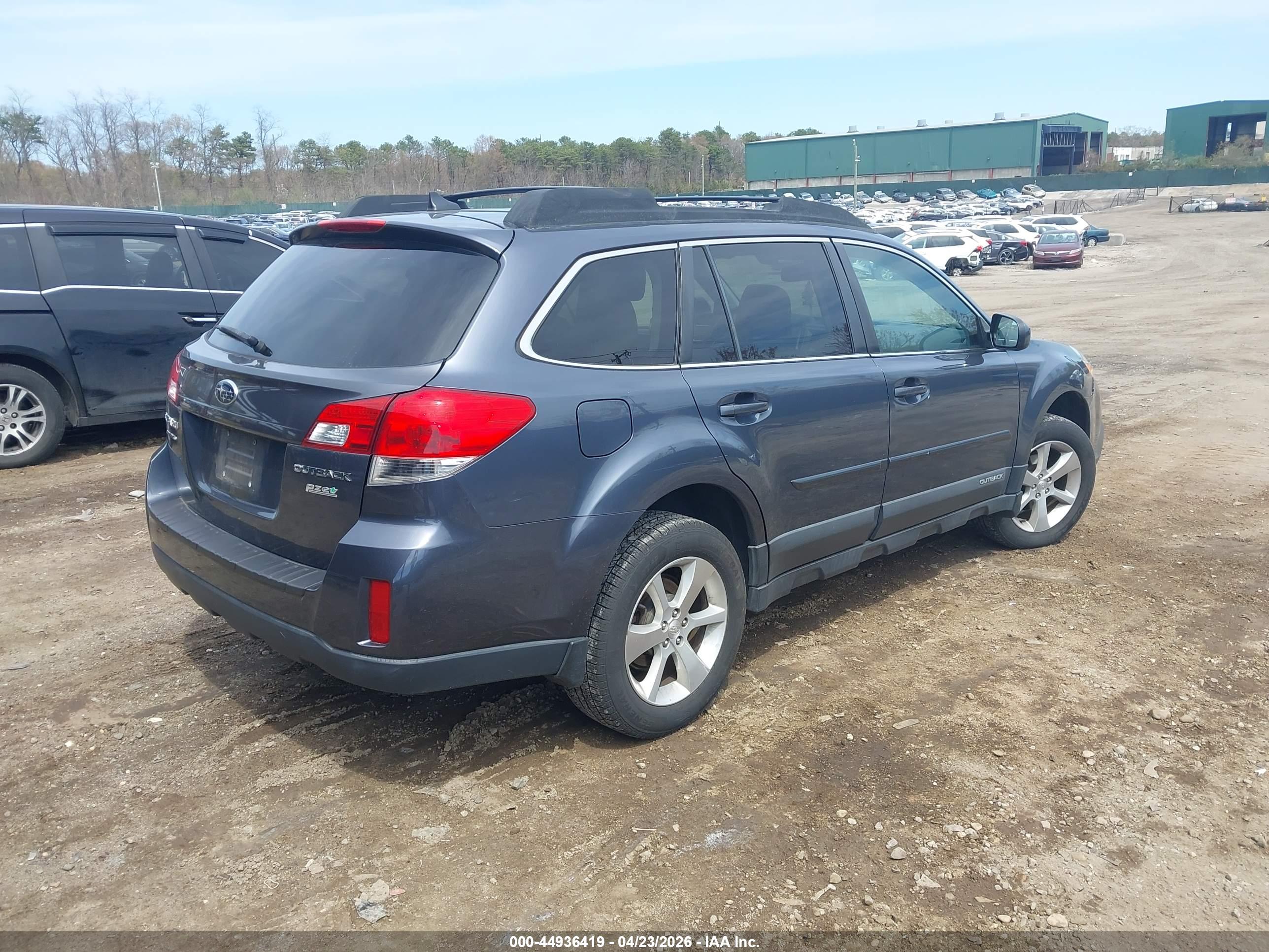 SUBARU OUTBACK image 4