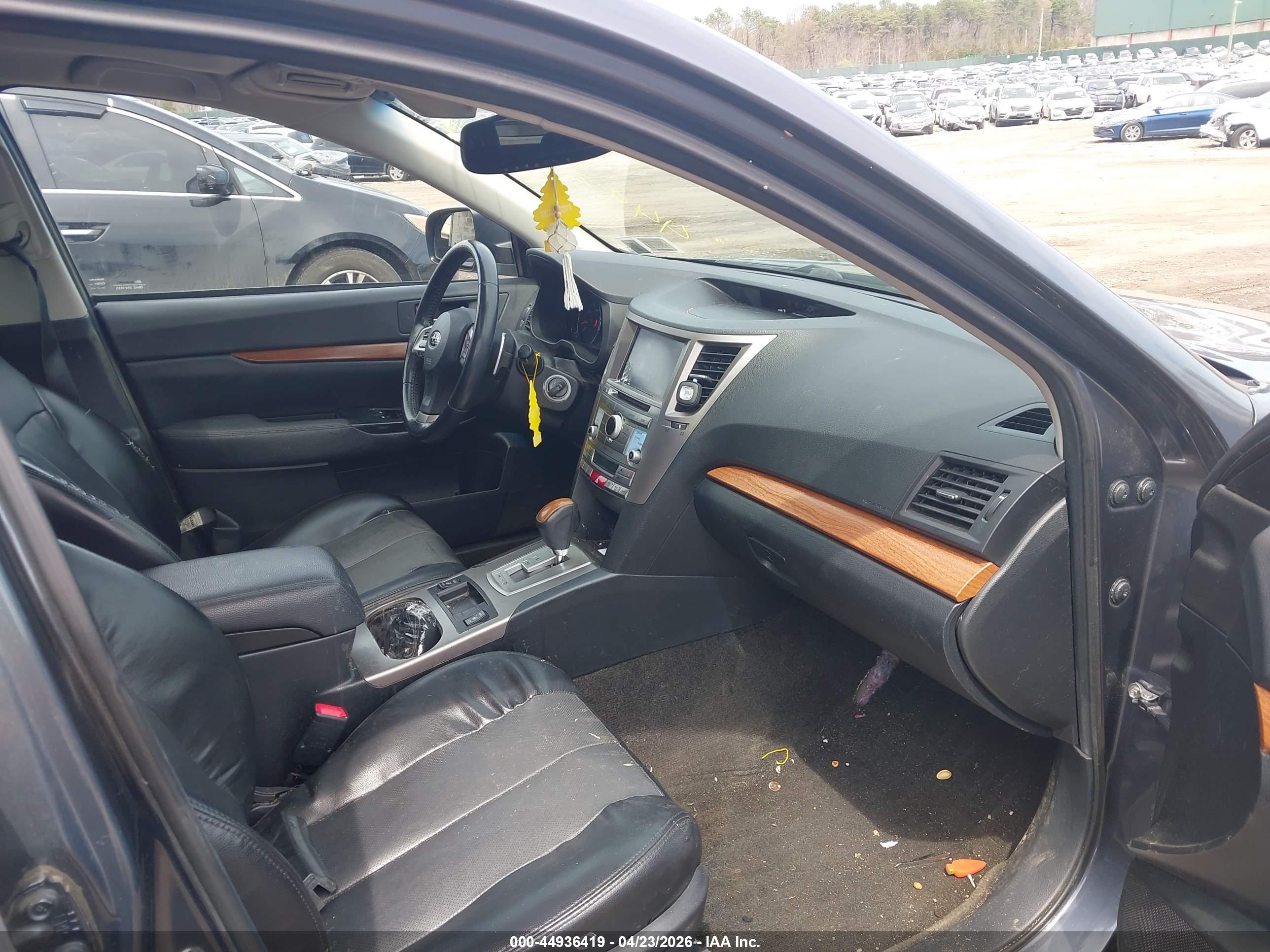 SUBARU OUTBACK image 5