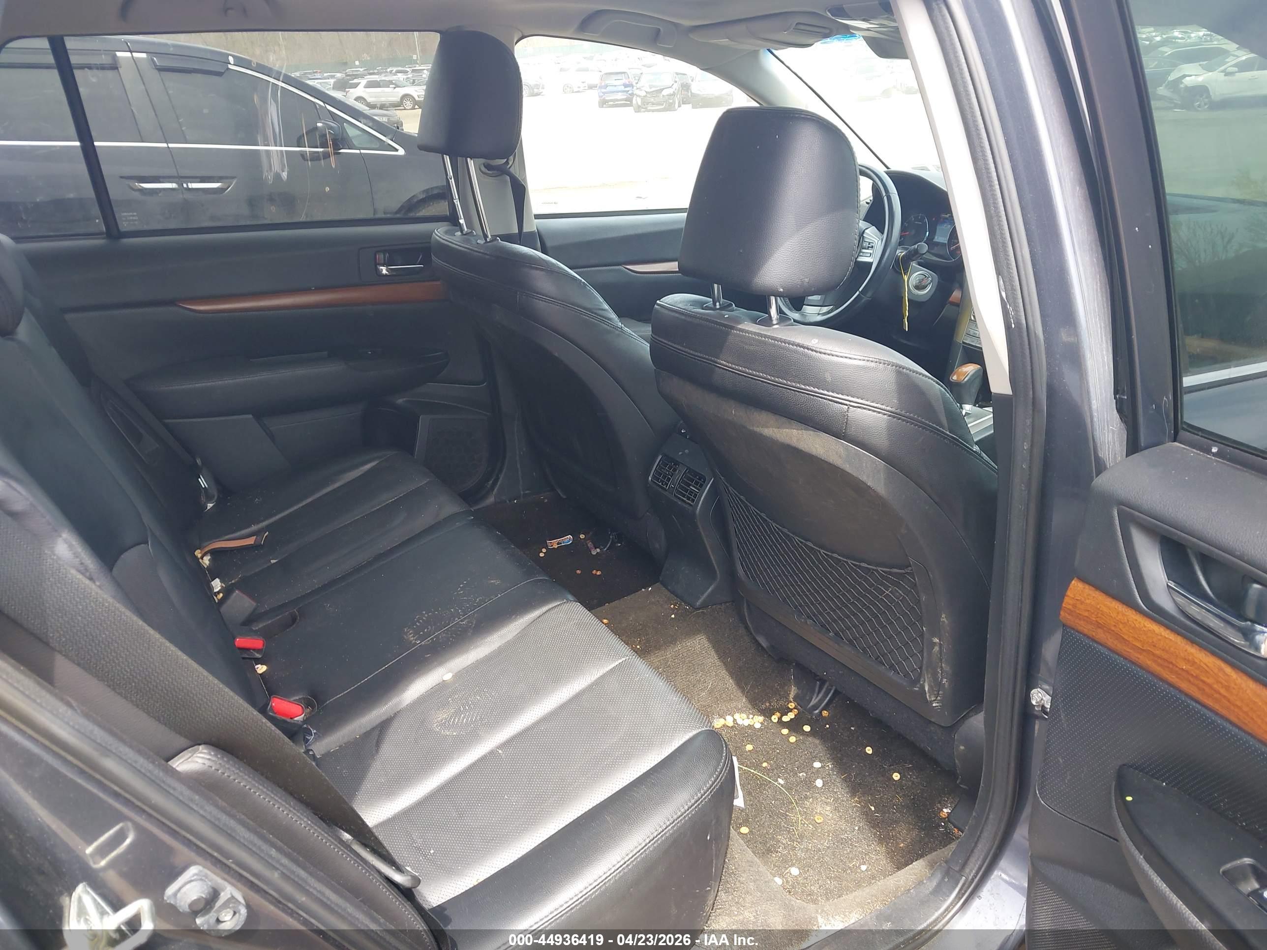 SUBARU OUTBACK image 8