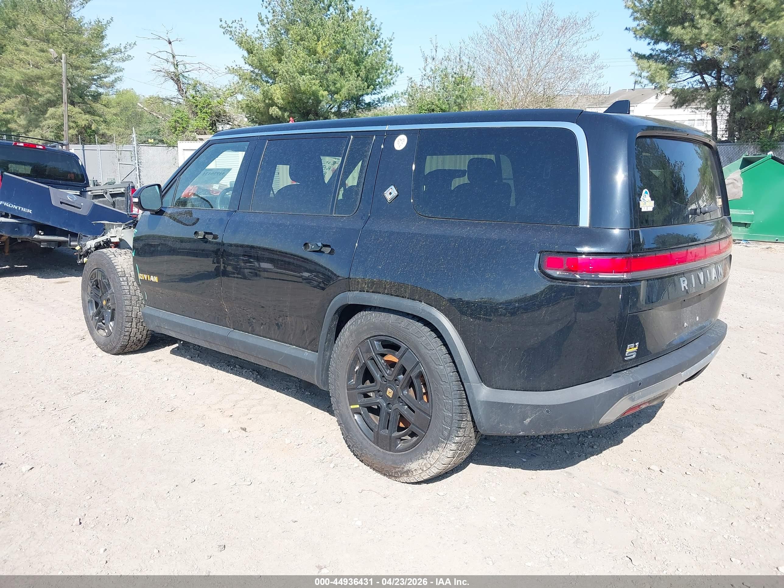 RIVIAN R1S image 3