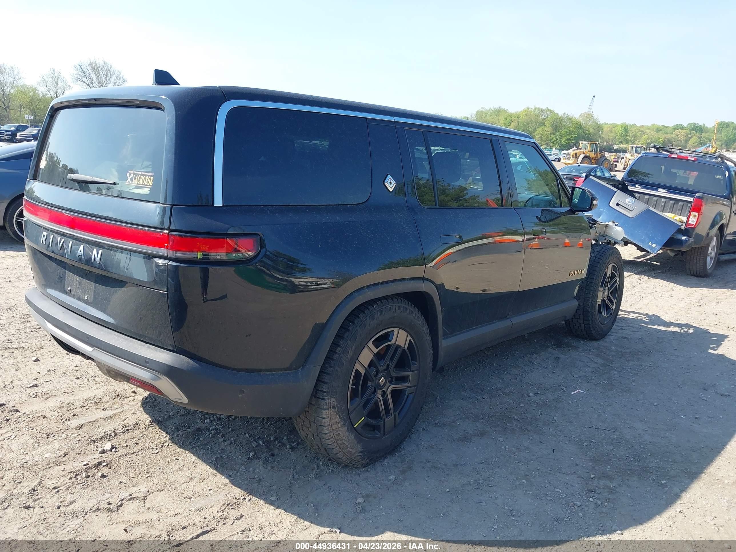 RIVIAN R1S image 4