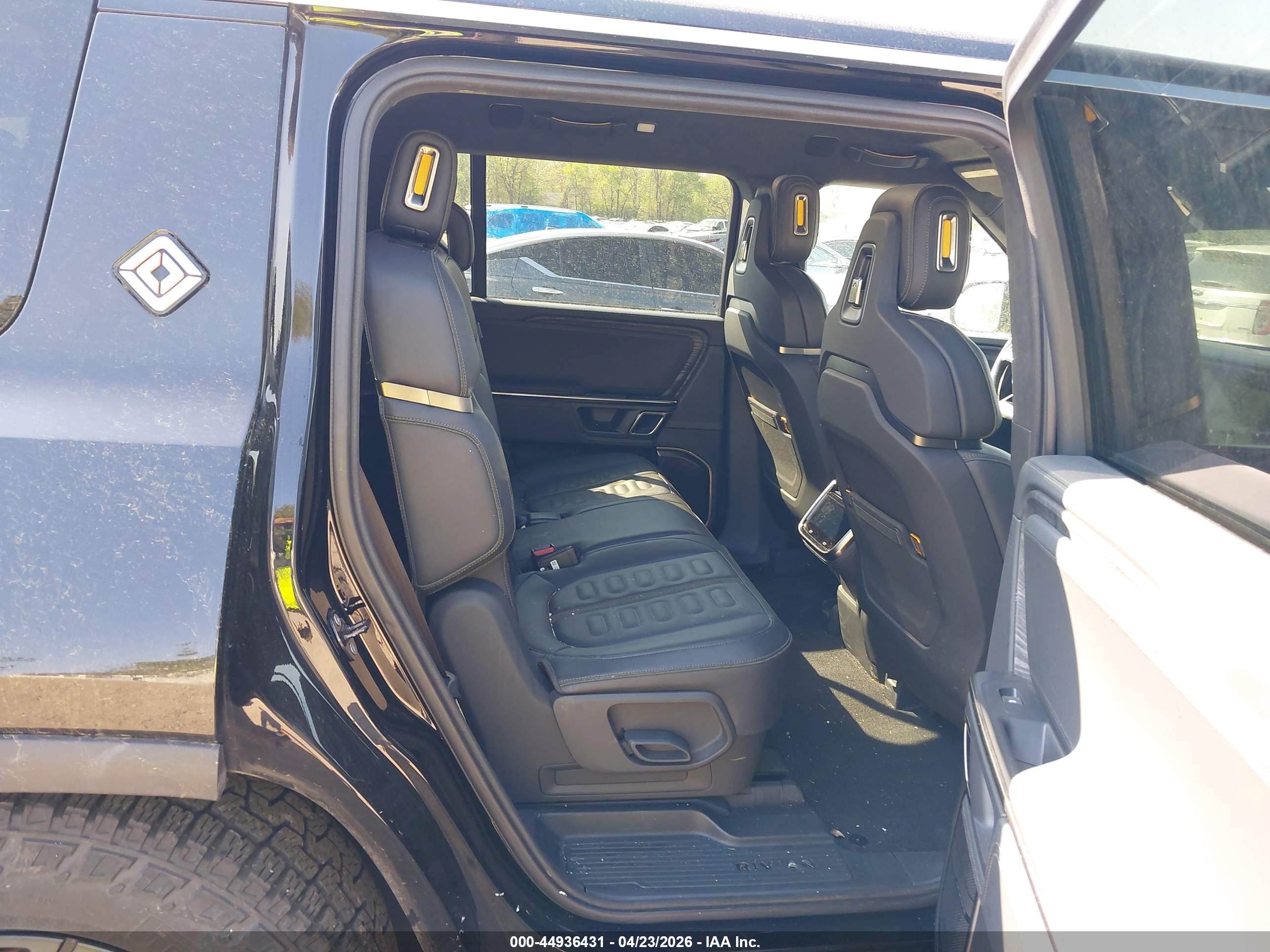 RIVIAN R1S image 8