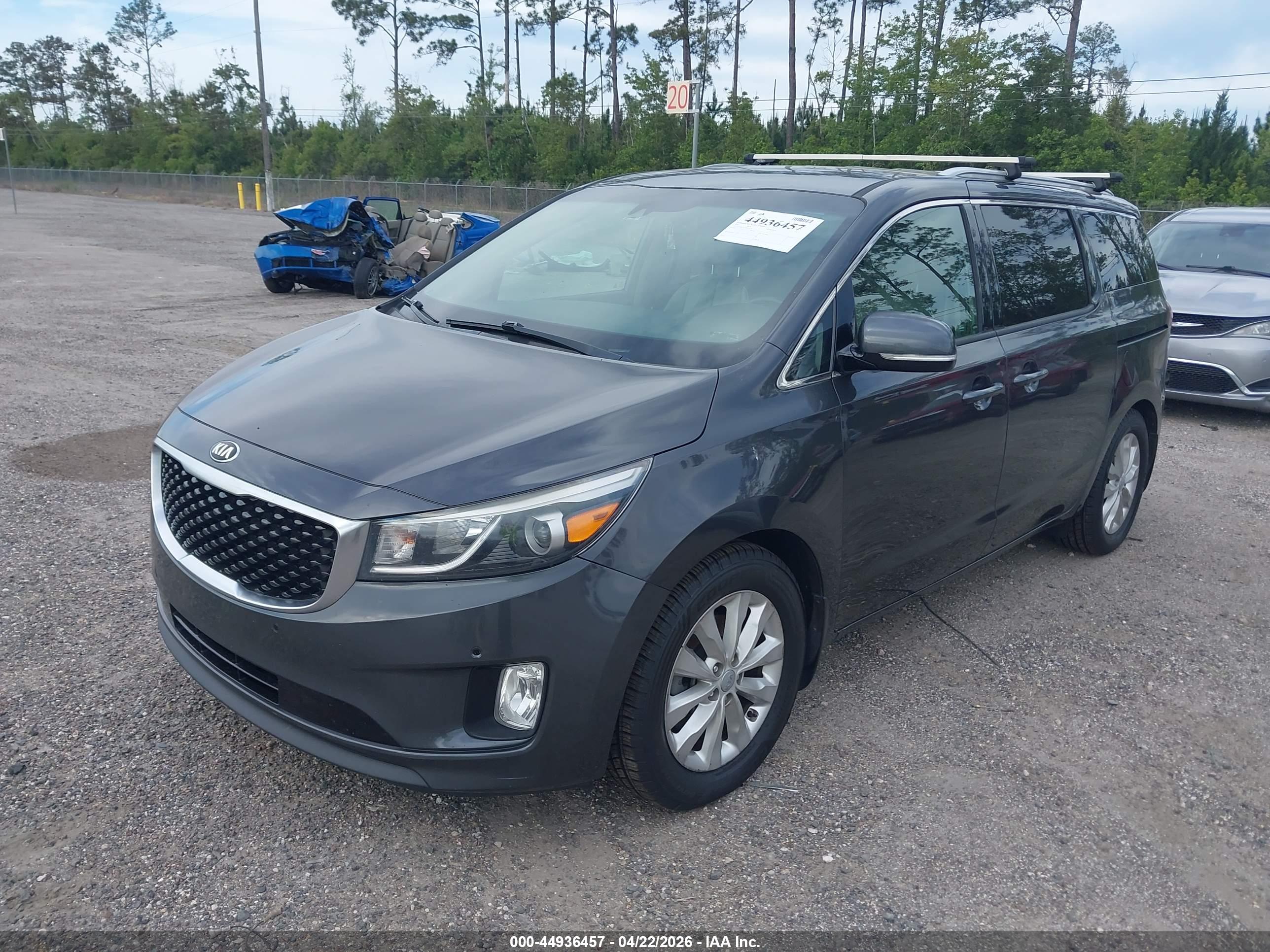 KIA SEDONA image 2