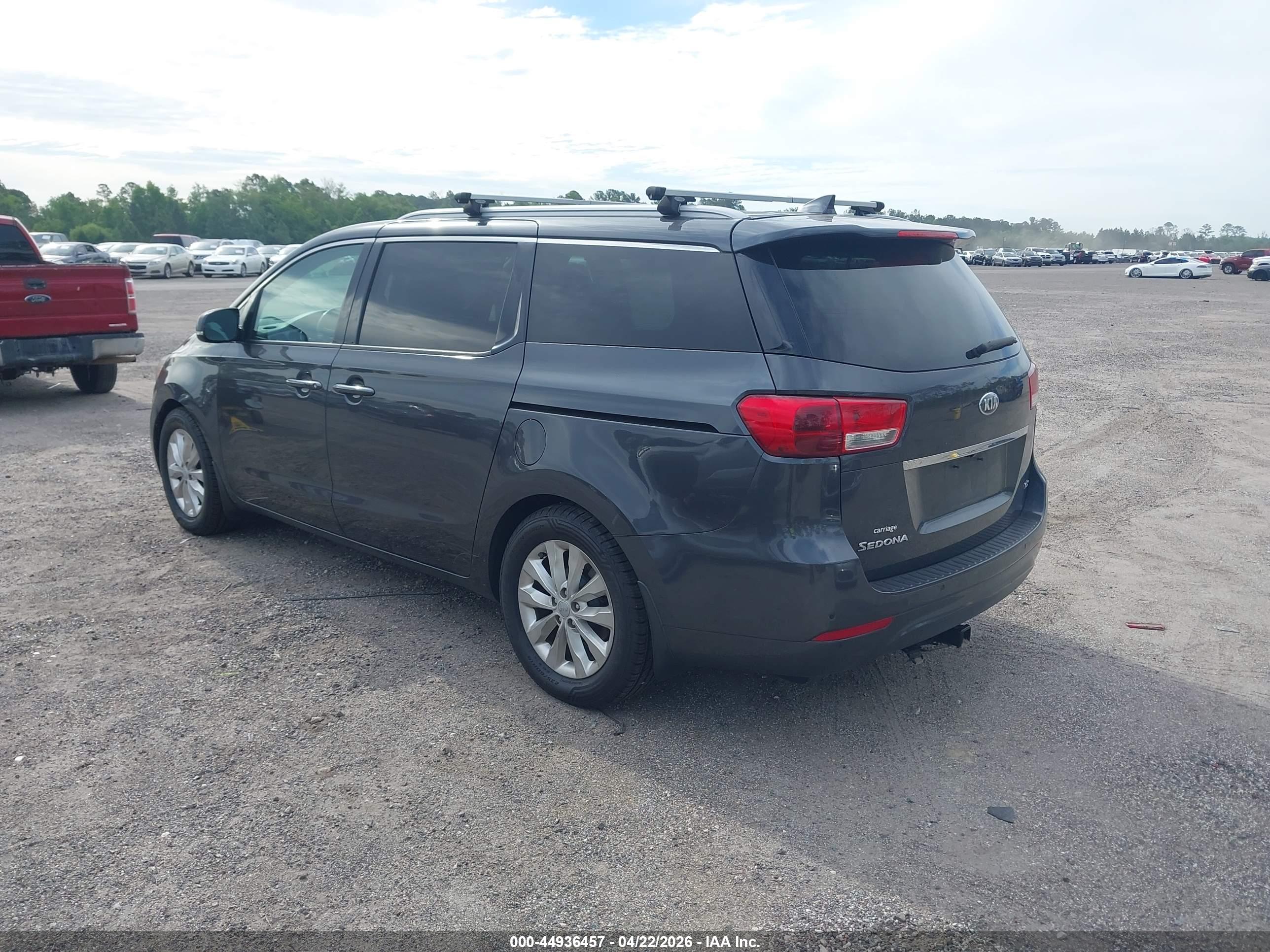 KIA SEDONA image 3