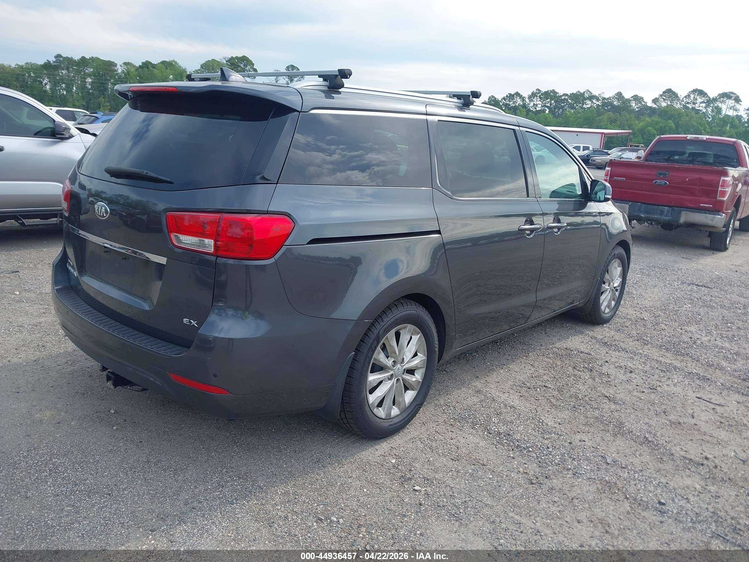 KIA SEDONA image 4