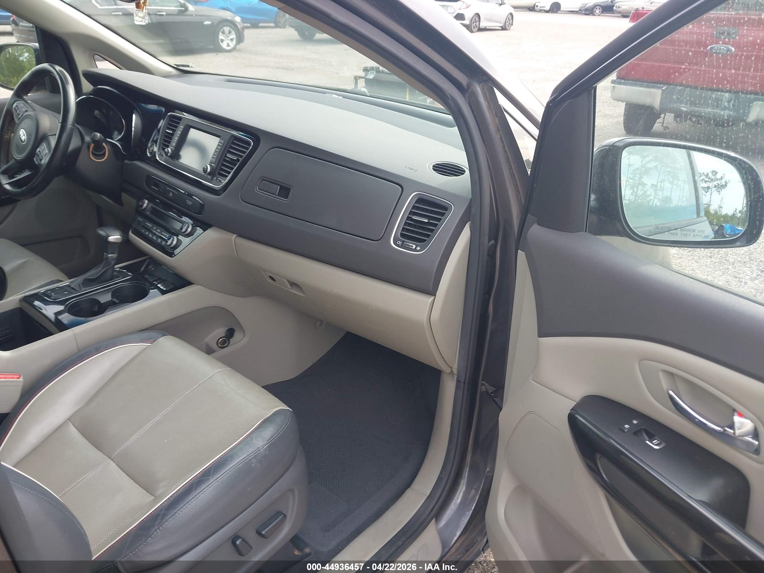 KIA SEDONA image 5