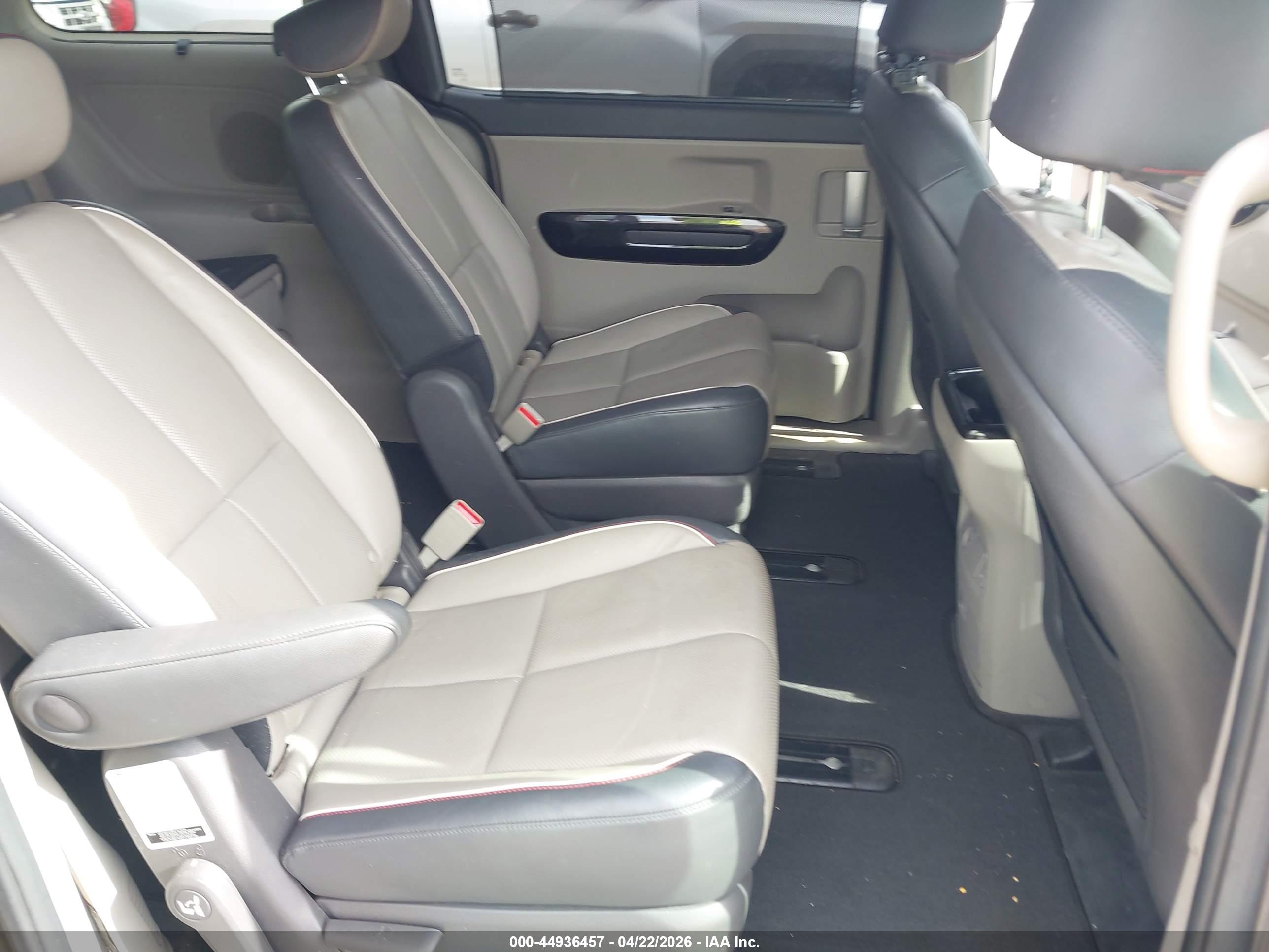 KIA SEDONA image 8