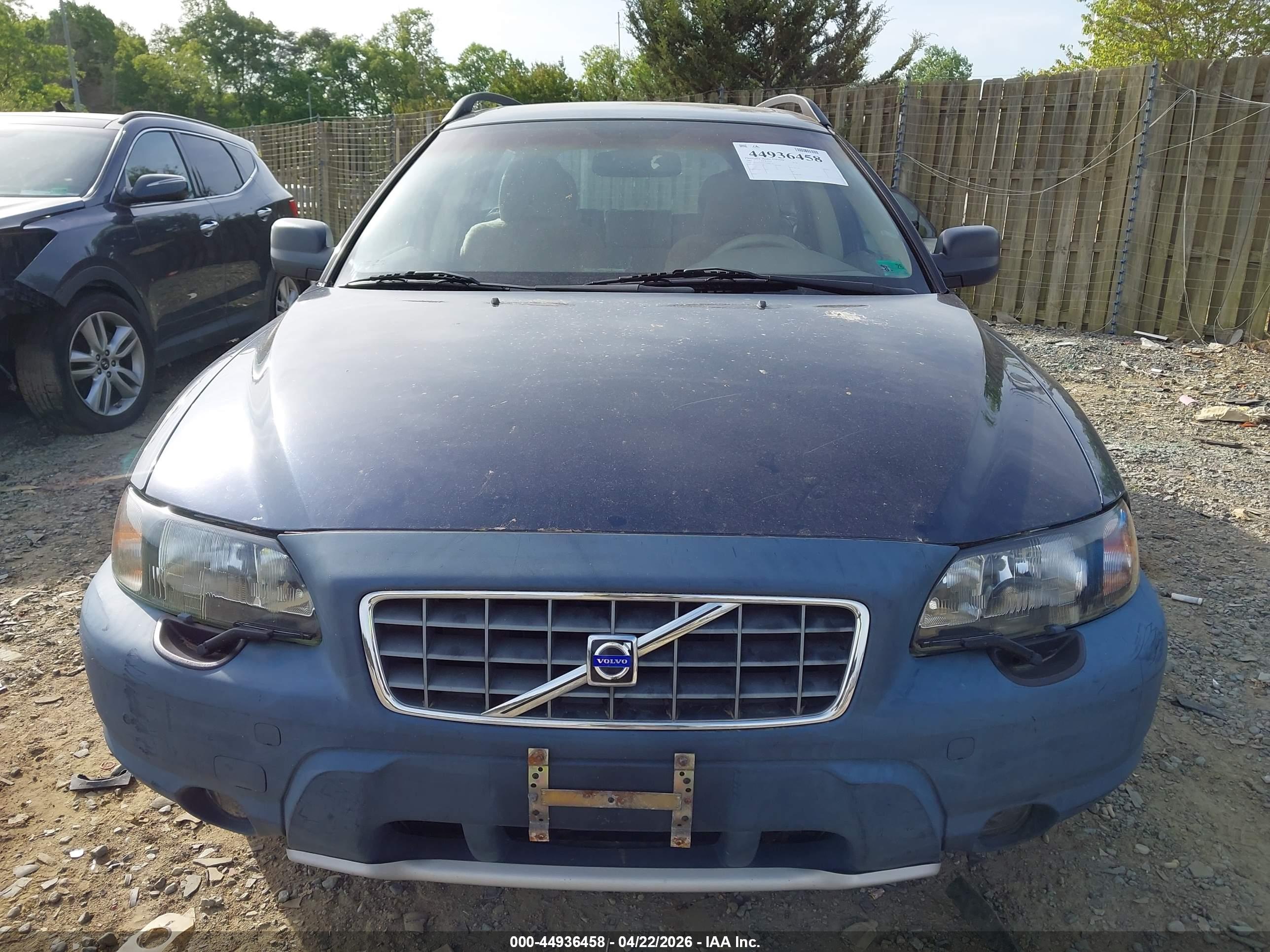 VOLVO V70 image 6