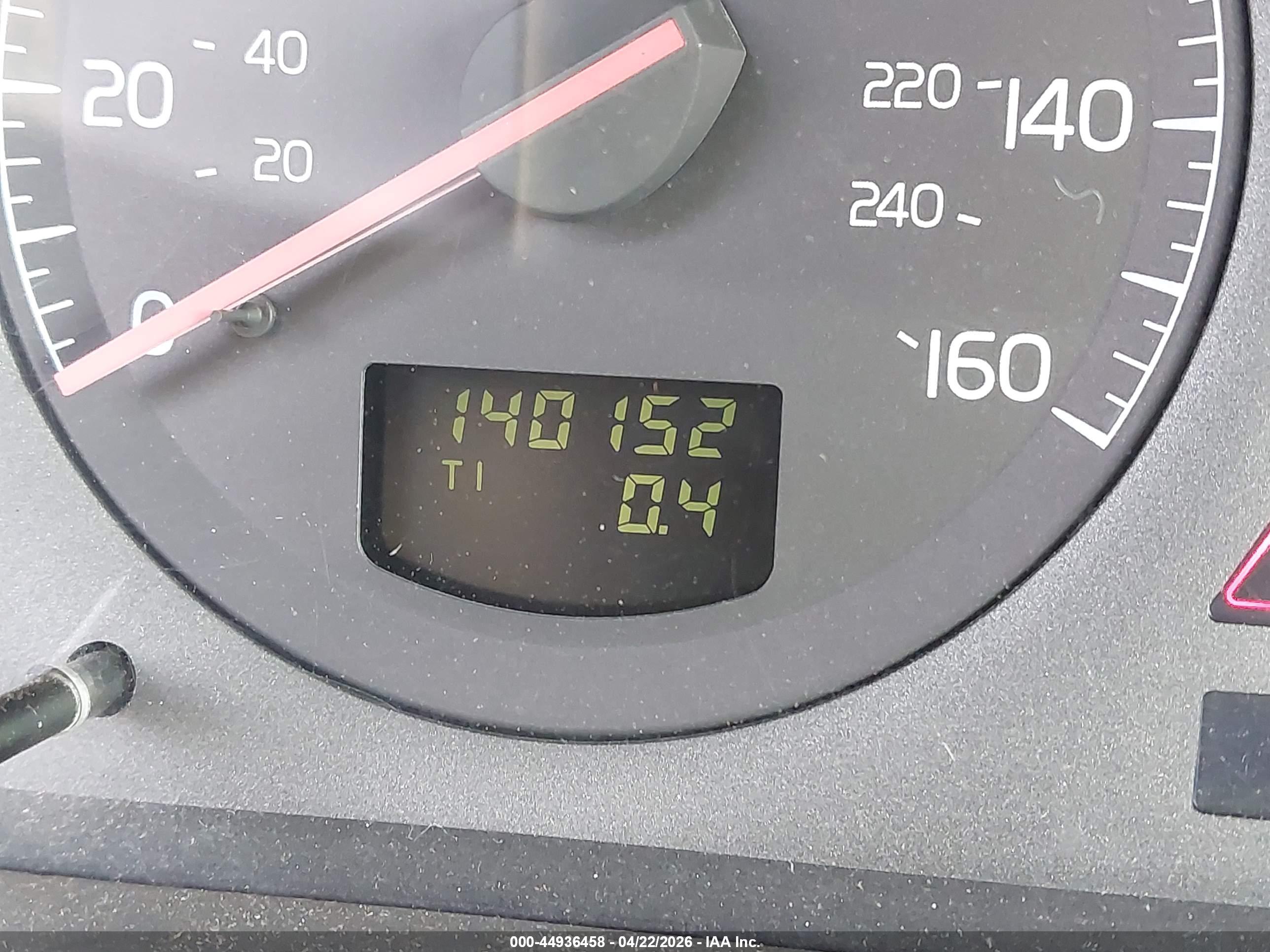 VOLVO V70 image 7