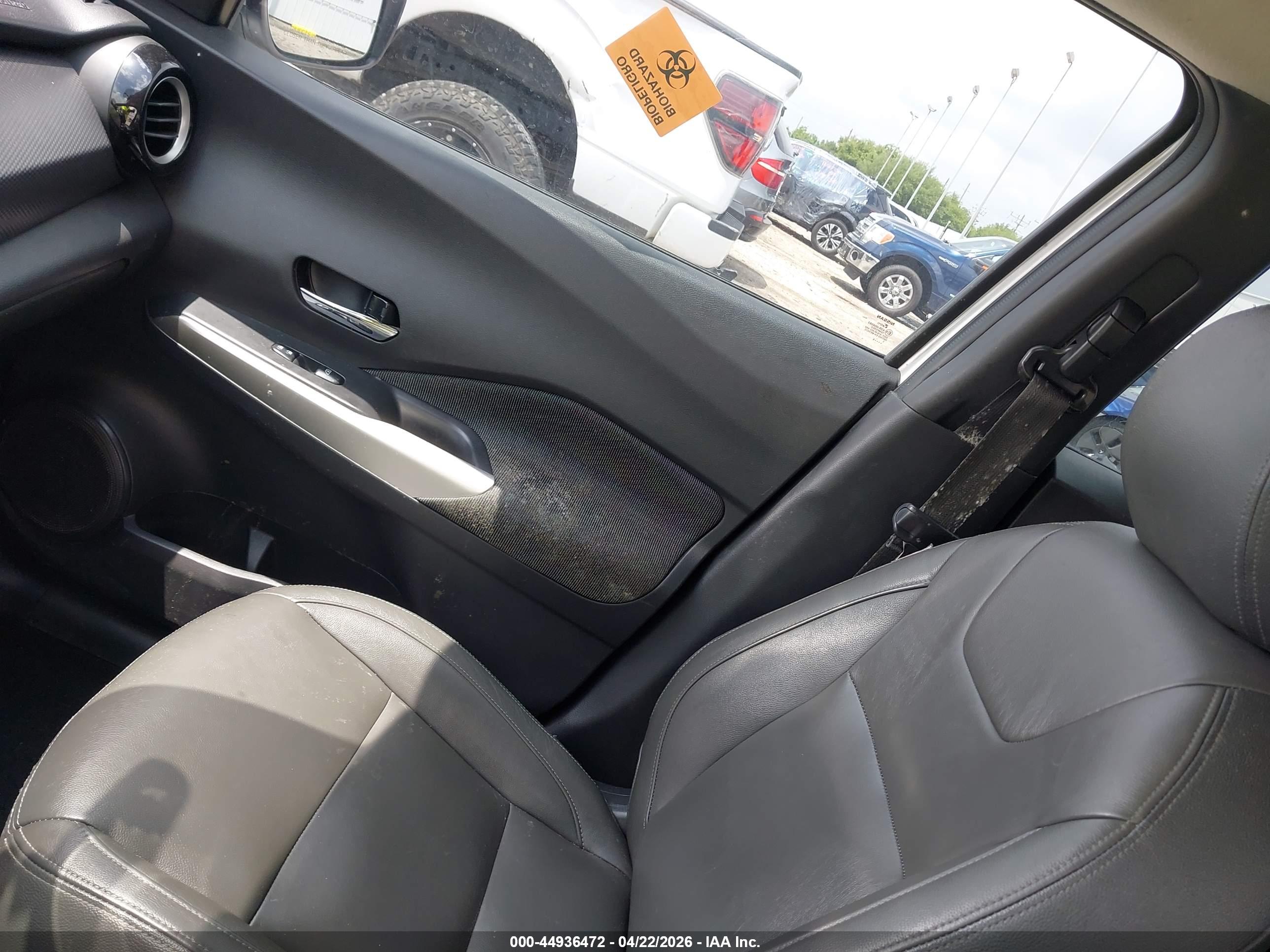 NISSAN KICKS image 6