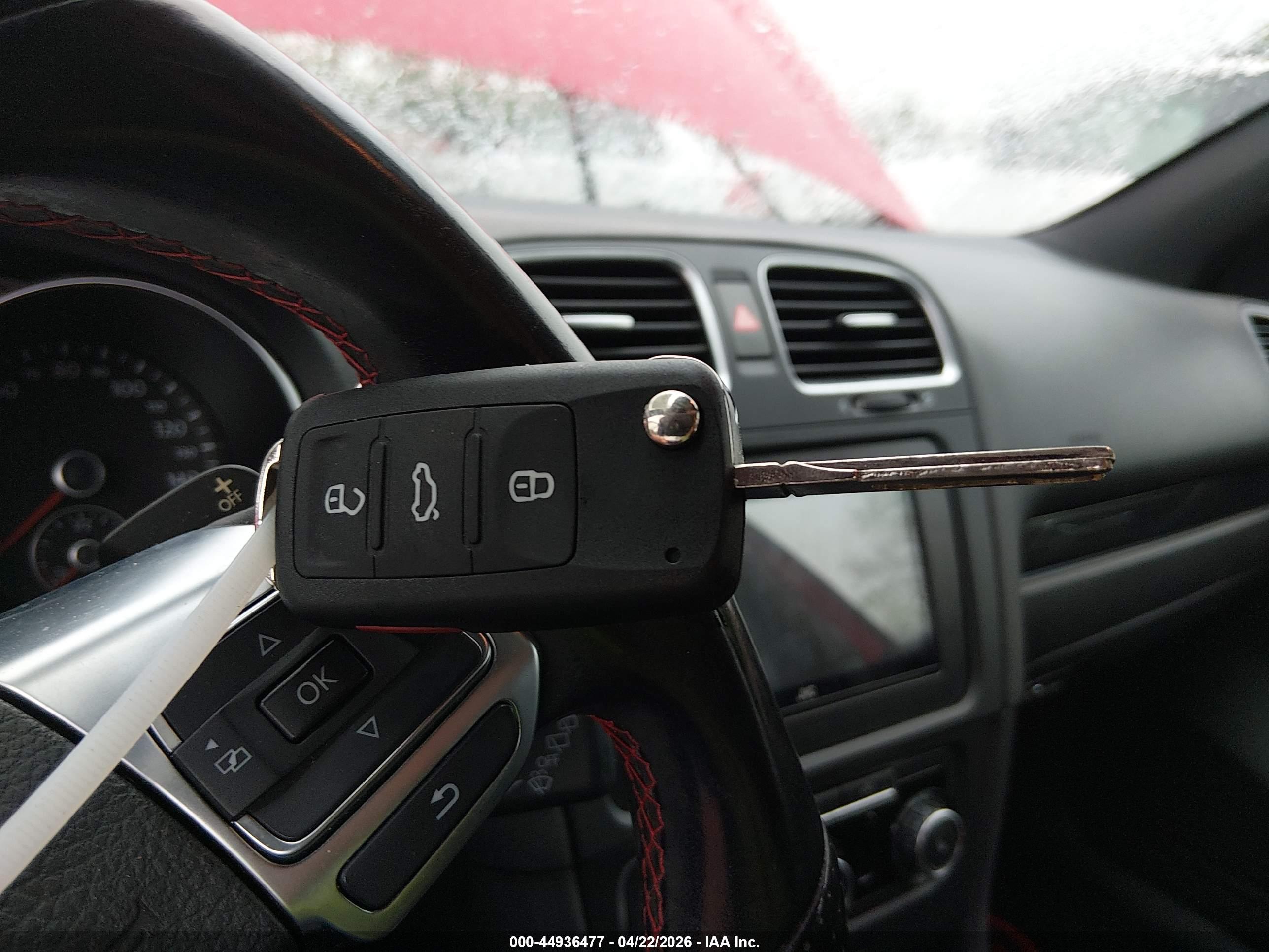 VOLKSWAGEN GTI image 11