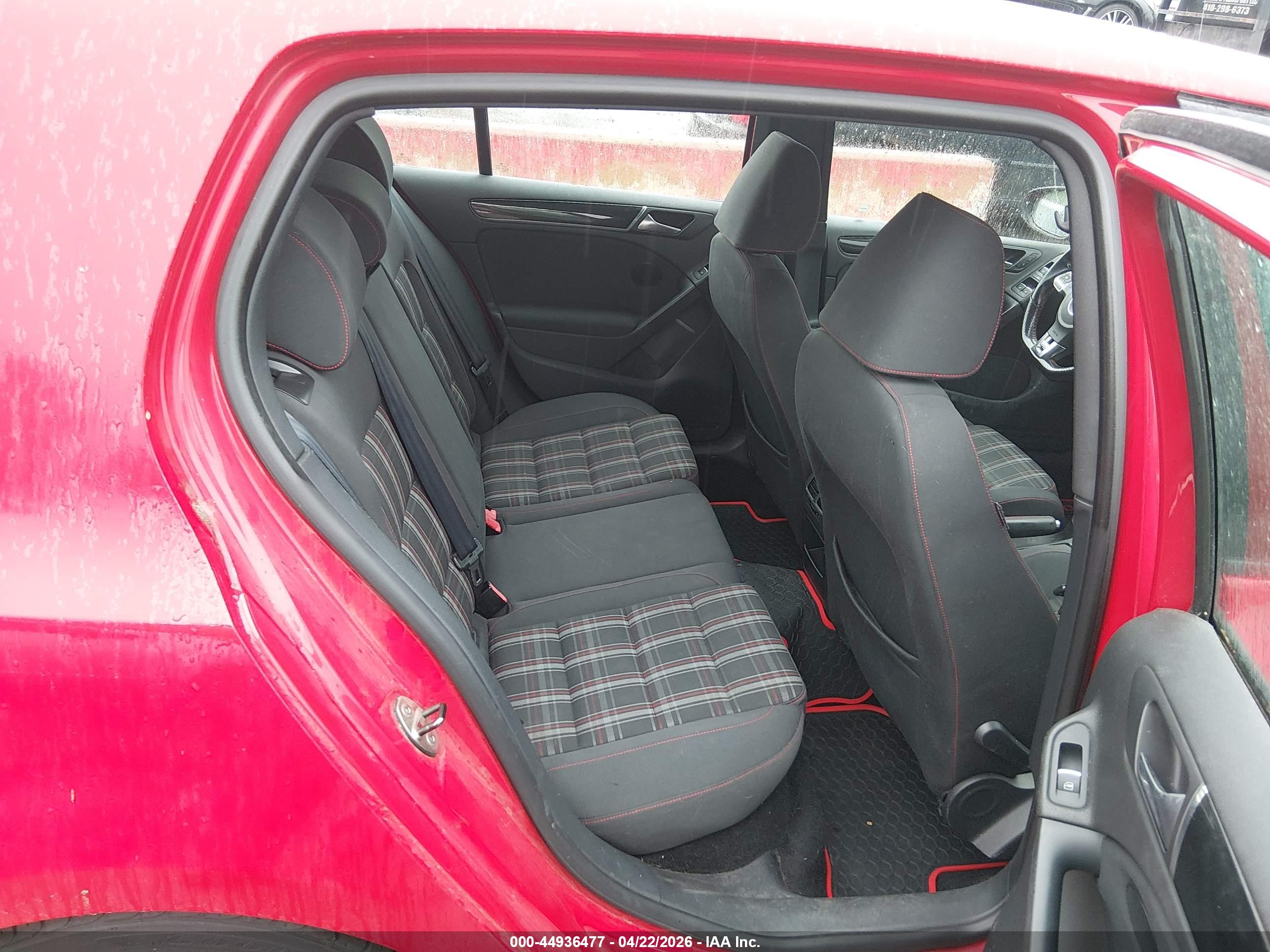 VOLKSWAGEN GTI image 8