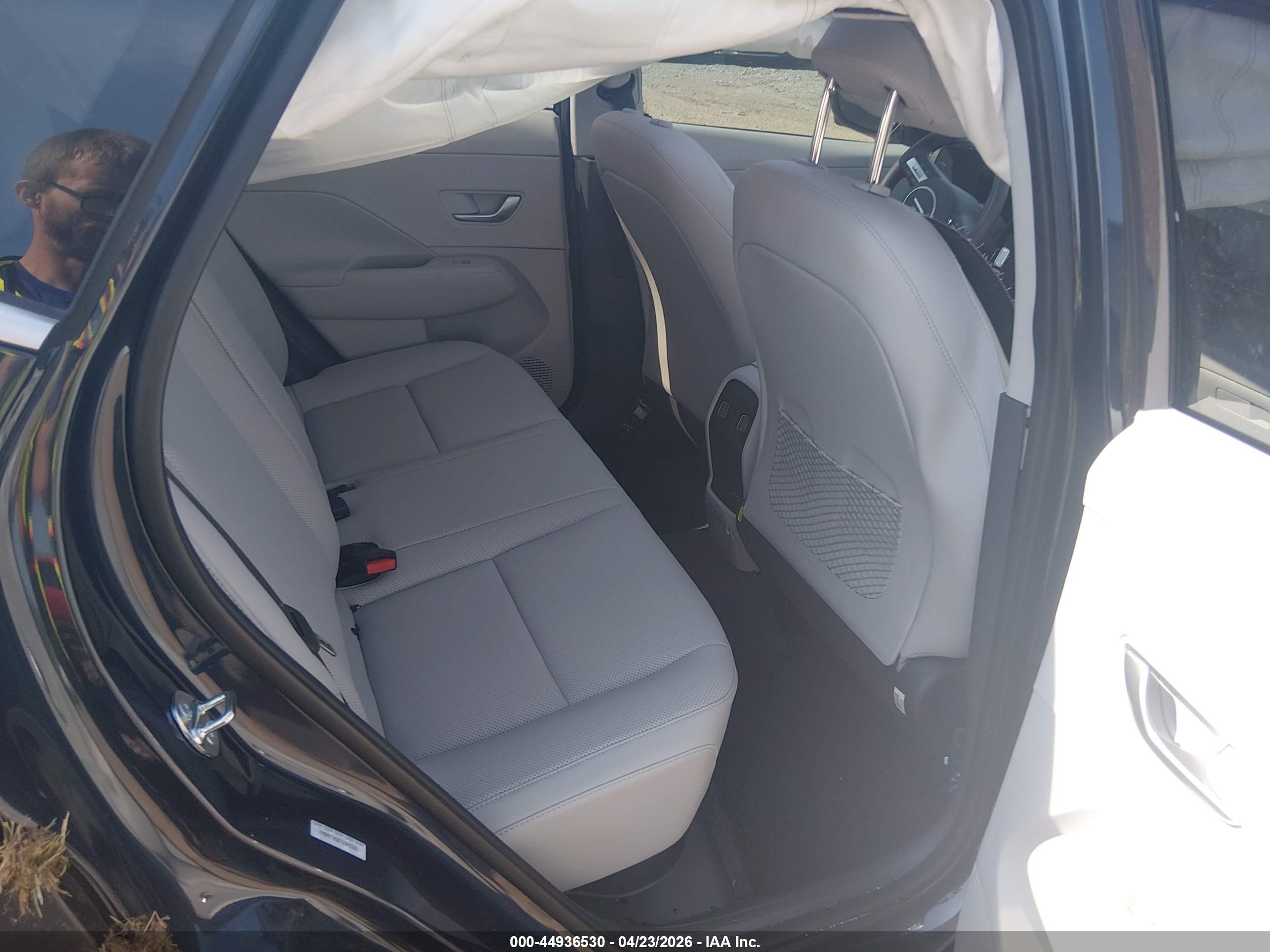 HYUNDAI KONA image 8