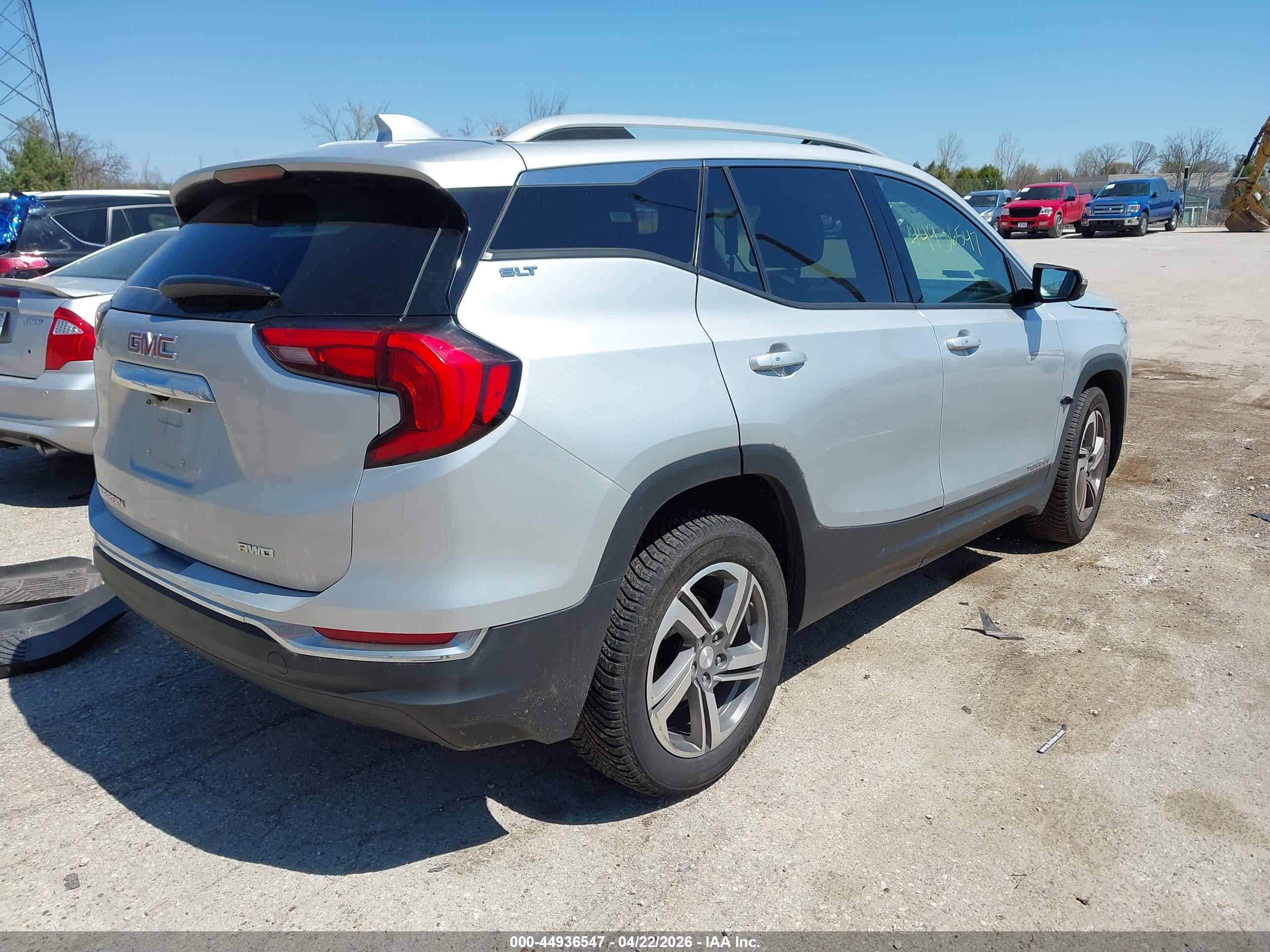 GMC TERRAIN image 4