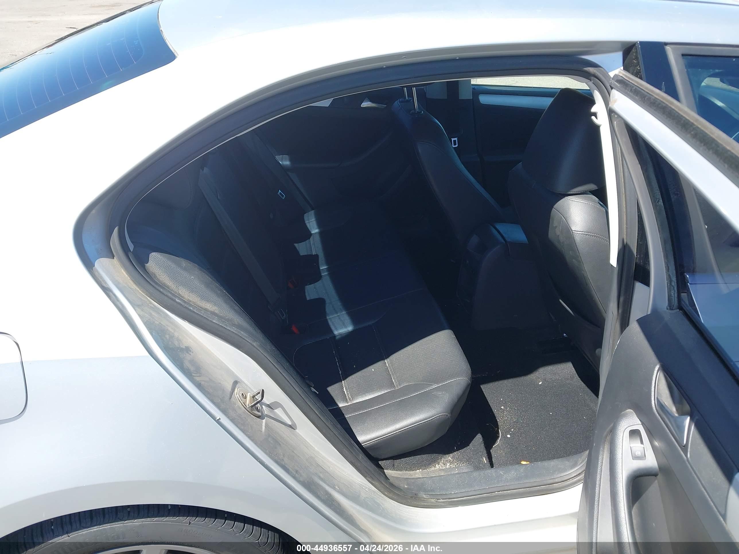 VOLKSWAGEN JETTA image 8