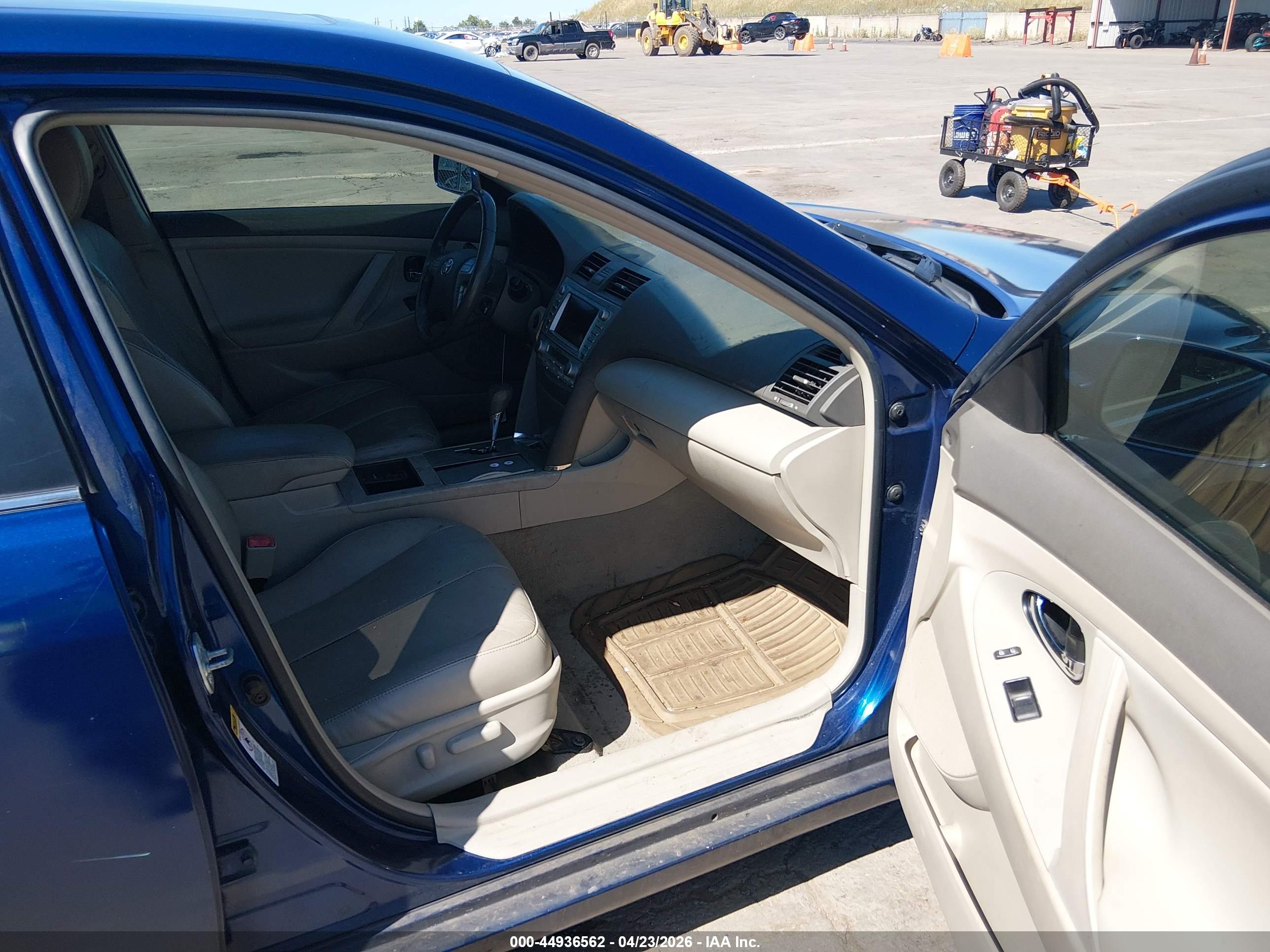 TOYOTA CAMRY image 5